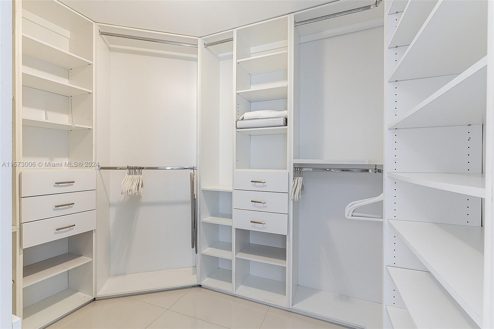 2020 N Bayshore Dr 2105, Miami, Florida 33137, 2 Bedrooms Bedrooms, ,2 BathroomsBathrooms,Residentiallease,For Rent,2020 N Bayshore Dr 2105,A11573006