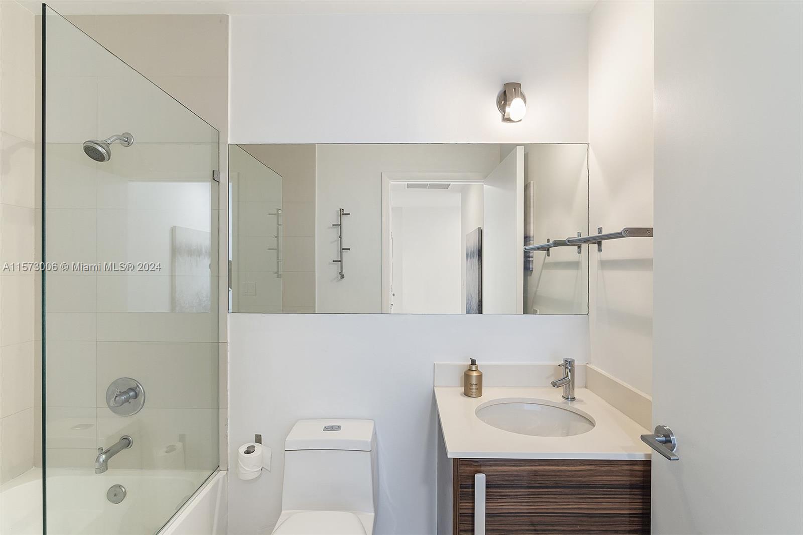 2020 N Bayshore Dr 2105, Miami, Florida 33137, 2 Bedrooms Bedrooms, ,2 BathroomsBathrooms,Residentiallease,For Rent,2020 N Bayshore Dr 2105,A11573006