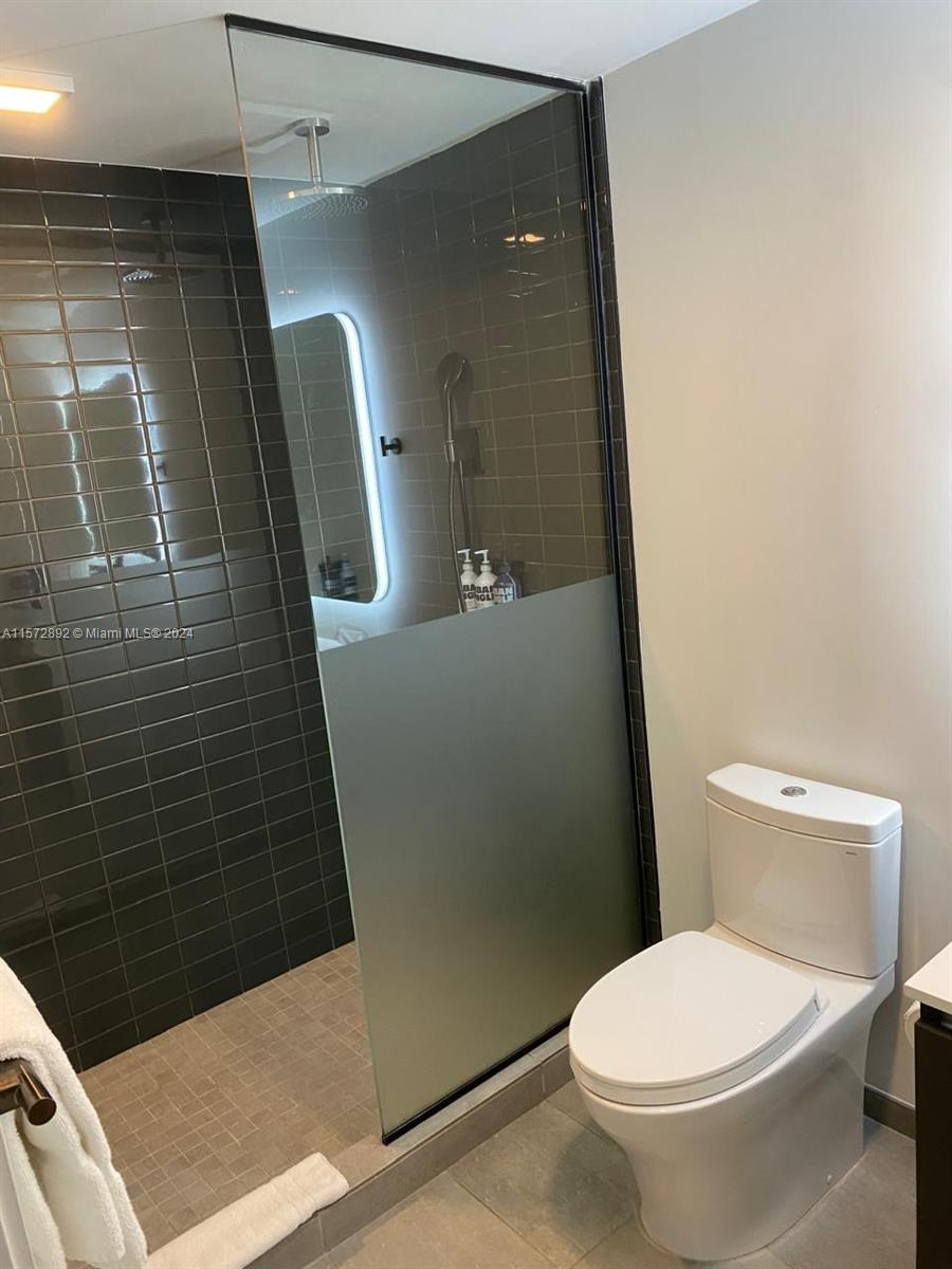 227 NE 2nd St 1910, Miami, Florida 33132, ,1 BathroomBathrooms,Residentiallease,For Rent,227 NE 2nd St 1910,A11572892