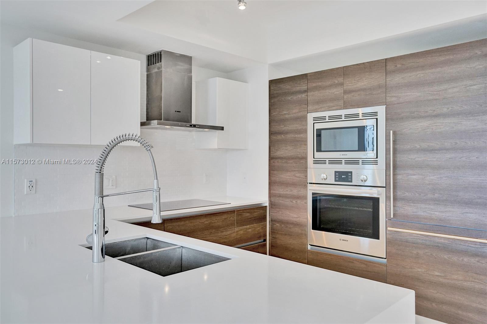 301 Altara Ave 835, Coral Gables, Florida 33146, 3 Bedrooms Bedrooms, ,2 BathroomsBathrooms,Residentiallease,For Rent,301 Altara Ave 835,A11573012