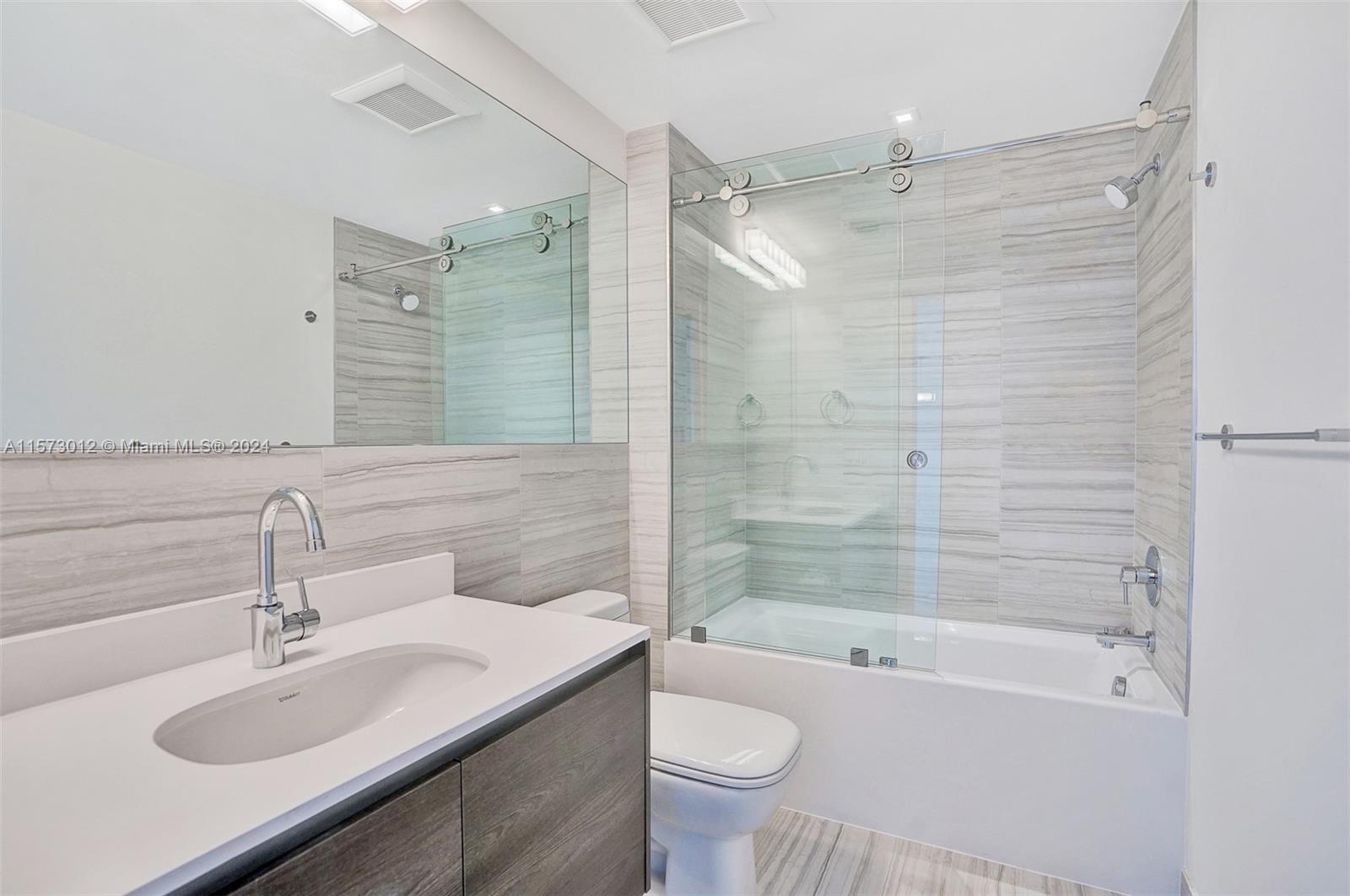 301 Altara Ave 835, Coral Gables, Florida 33146, 3 Bedrooms Bedrooms, ,2 BathroomsBathrooms,Residentiallease,For Rent,301 Altara Ave 835,A11573012