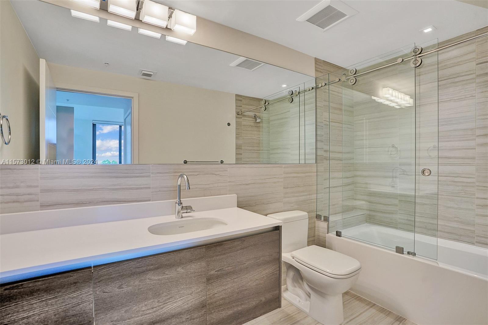 301 Altara Ave 835, Coral Gables, Florida 33146, 3 Bedrooms Bedrooms, ,2 BathroomsBathrooms,Residentiallease,For Rent,301 Altara Ave 835,A11573012