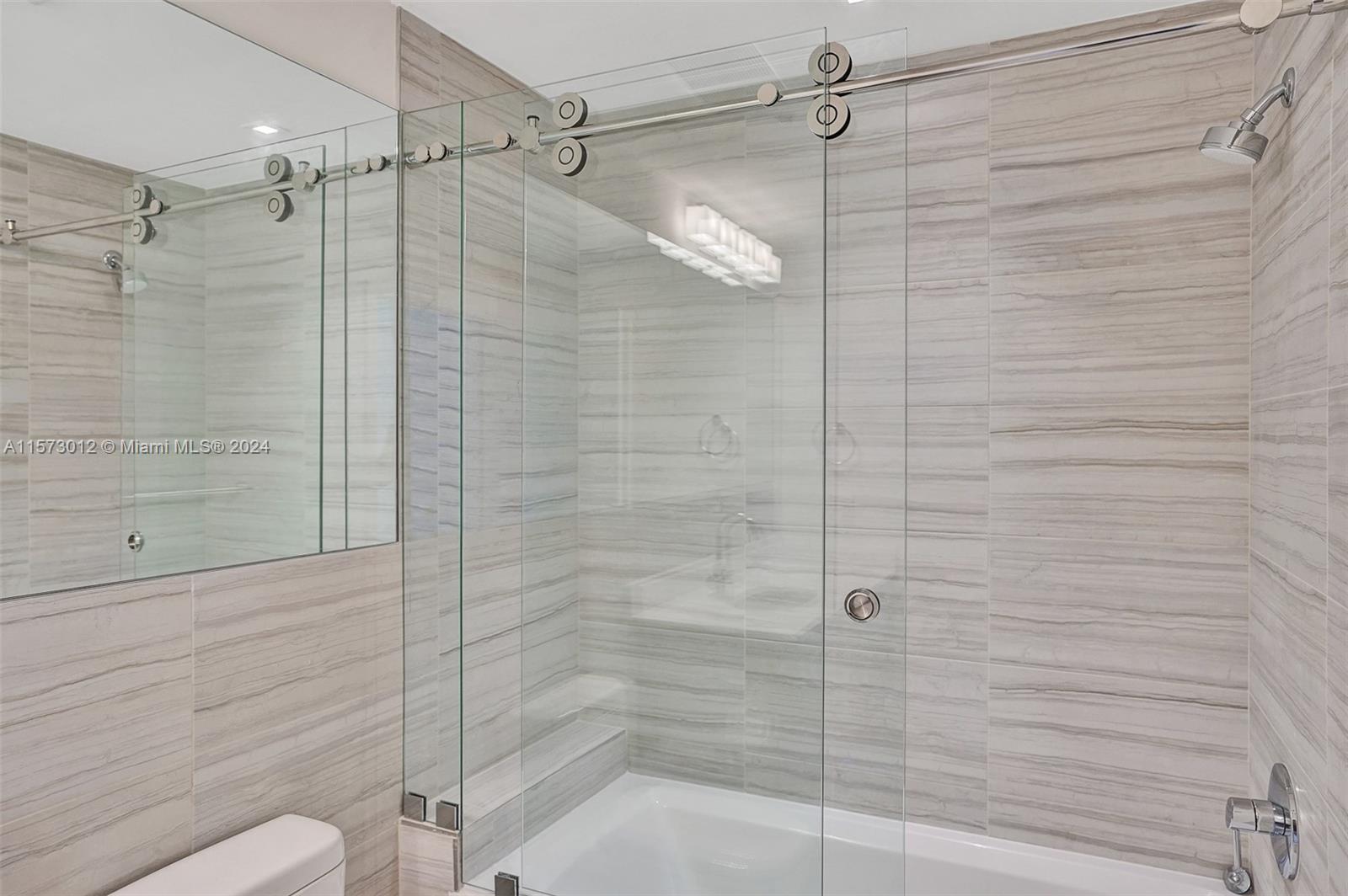 301 Altara Ave 835, Coral Gables, Florida 33146, 3 Bedrooms Bedrooms, ,2 BathroomsBathrooms,Residentiallease,For Rent,301 Altara Ave 835,A11573012