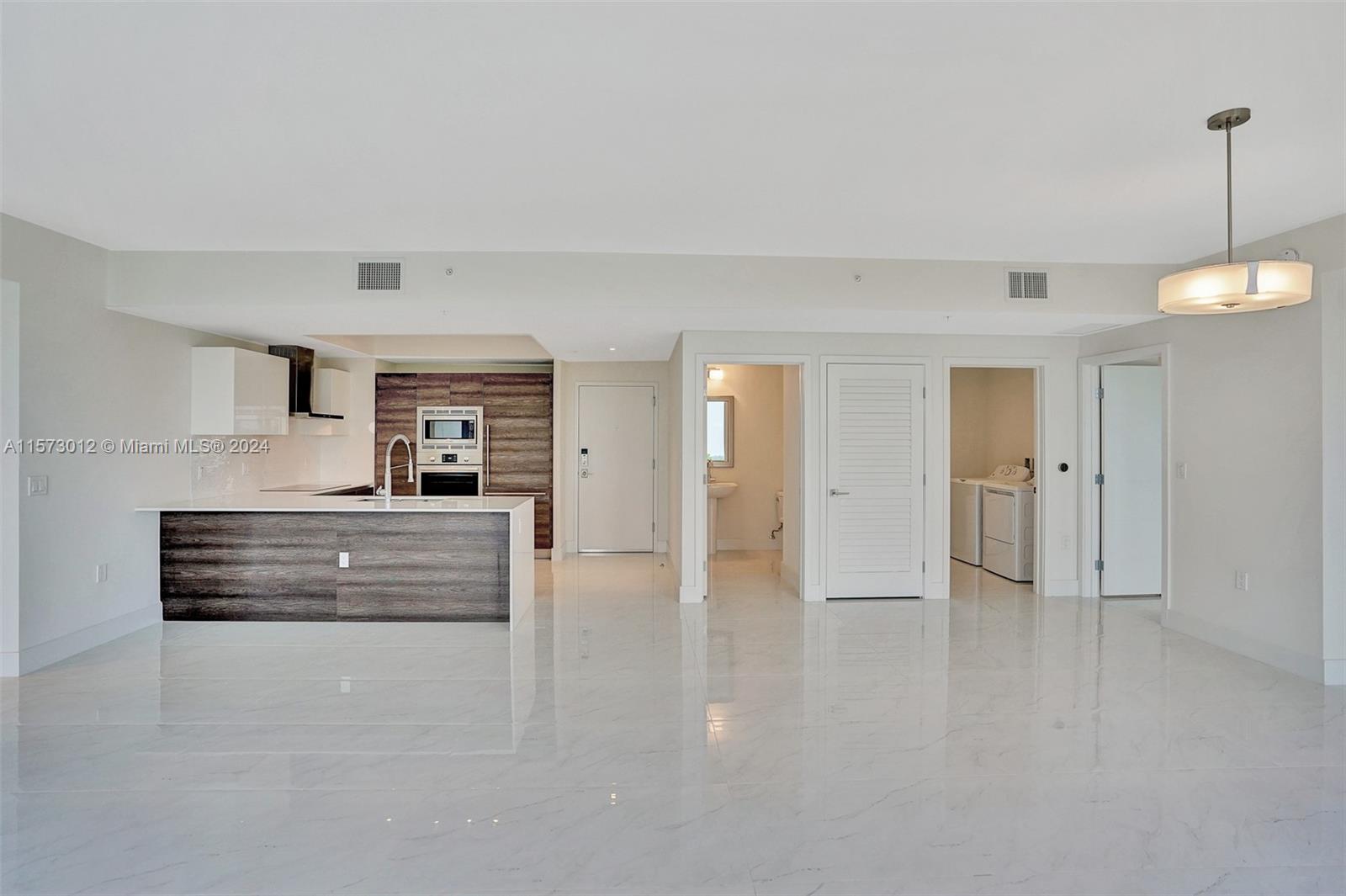 301 Altara Ave 835, Coral Gables, Florida 33146, 3 Bedrooms Bedrooms, ,2 BathroomsBathrooms,Residentiallease,For Rent,301 Altara Ave 835,A11573012