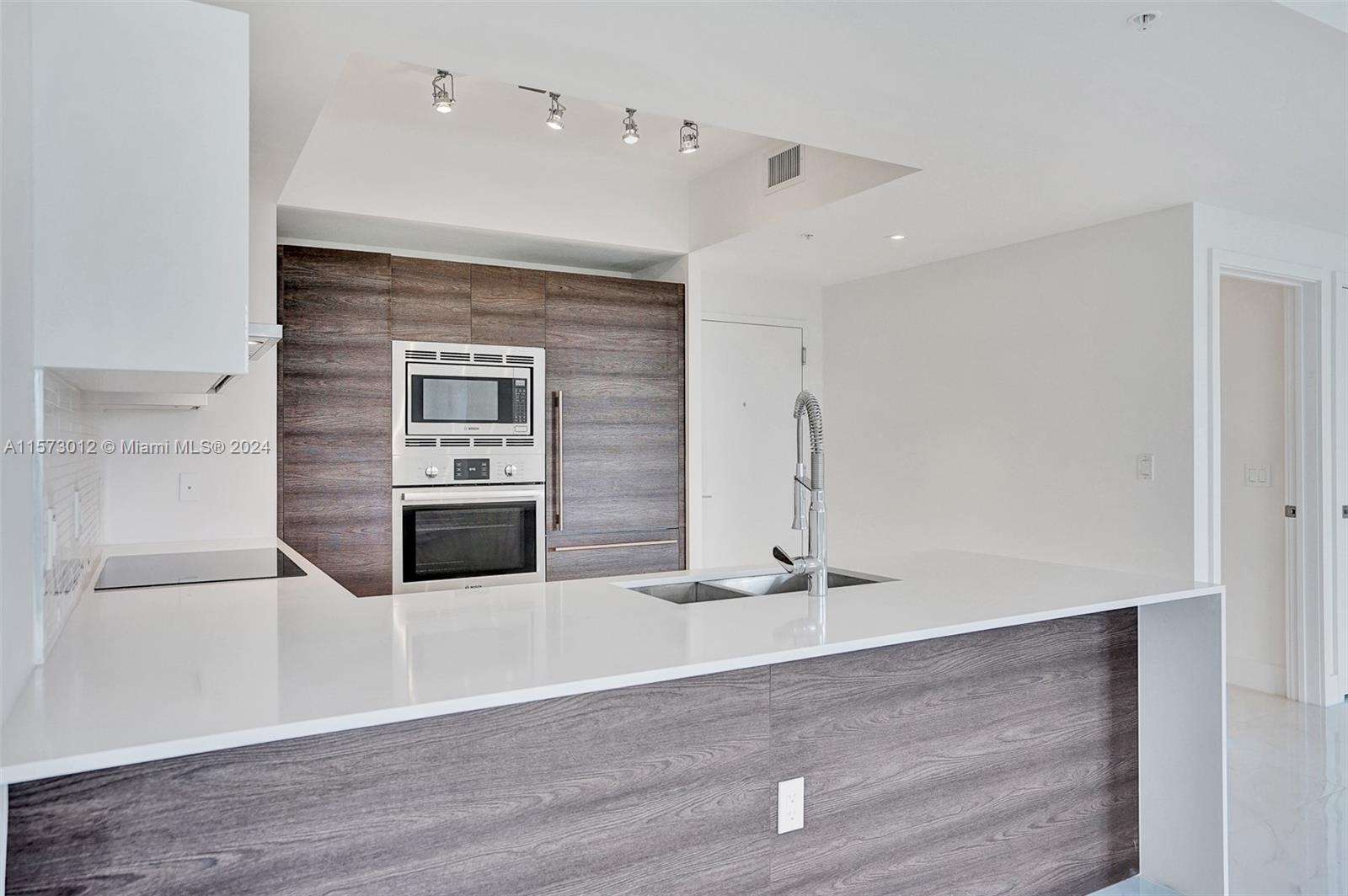 301 Altara Ave 835, Coral Gables, Florida 33146, 3 Bedrooms Bedrooms, ,2 BathroomsBathrooms,Residentiallease,For Rent,301 Altara Ave 835,A11573012