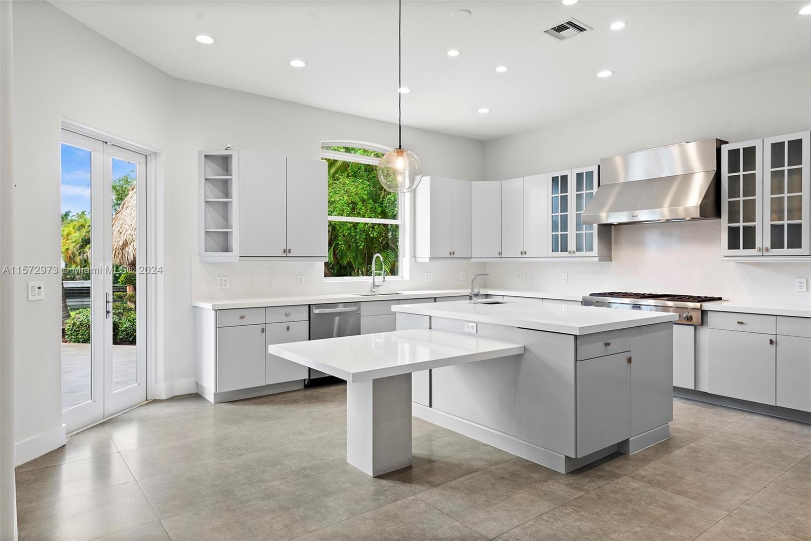 552 PALM DRIVE, Hallandale Beach, Florida 33009, 7 Bedrooms Bedrooms, ,5 BathroomsBathrooms,Residentiallease,For Rent,552 PALM DRIVE,A11572973