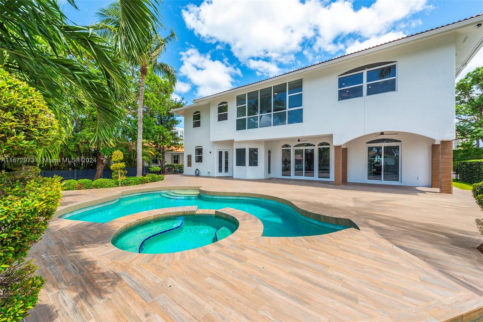 552 PALM DRIVE, Hallandale Beach, Florida 33009, 7 Bedrooms Bedrooms, ,5 BathroomsBathrooms,Residentiallease,For Rent,552 PALM DRIVE,A11572973
