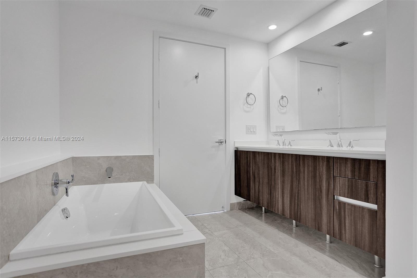 488 NE 18th St 4510, Miami, Florida 33132, 3 Bedrooms Bedrooms, ,3 BathroomsBathrooms,Residentiallease,For Rent,488 NE 18th St 4510,A11573014
