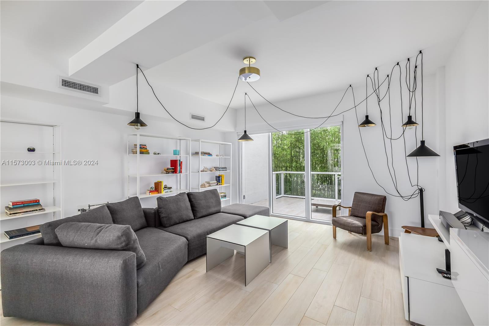455 NE 39th St 109, Miami, Florida 33137, 2 Bedrooms Bedrooms, ,2 BathroomsBathrooms,Residentiallease,For Rent,455 NE 39th St 109,A11573003