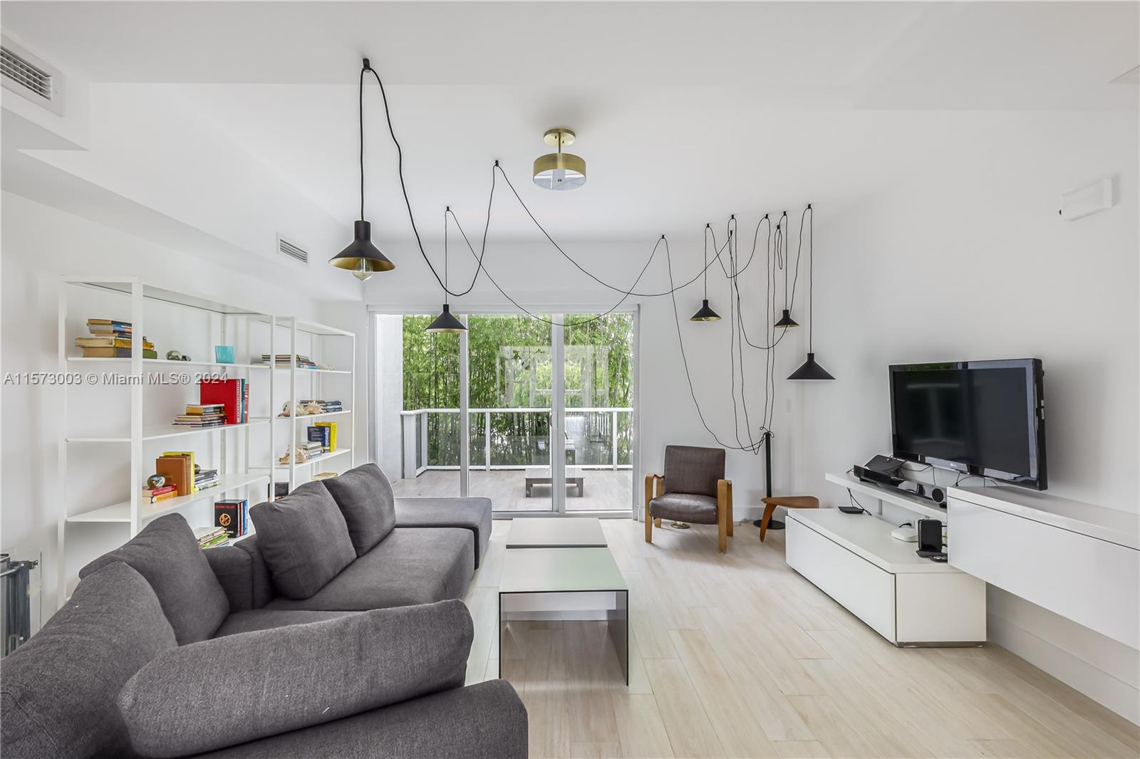 455 NE 39th St 109, Miami, Florida 33137, 2 Bedrooms Bedrooms, ,2 BathroomsBathrooms,Residentiallease,For Rent,455 NE 39th St 109,A11573003
