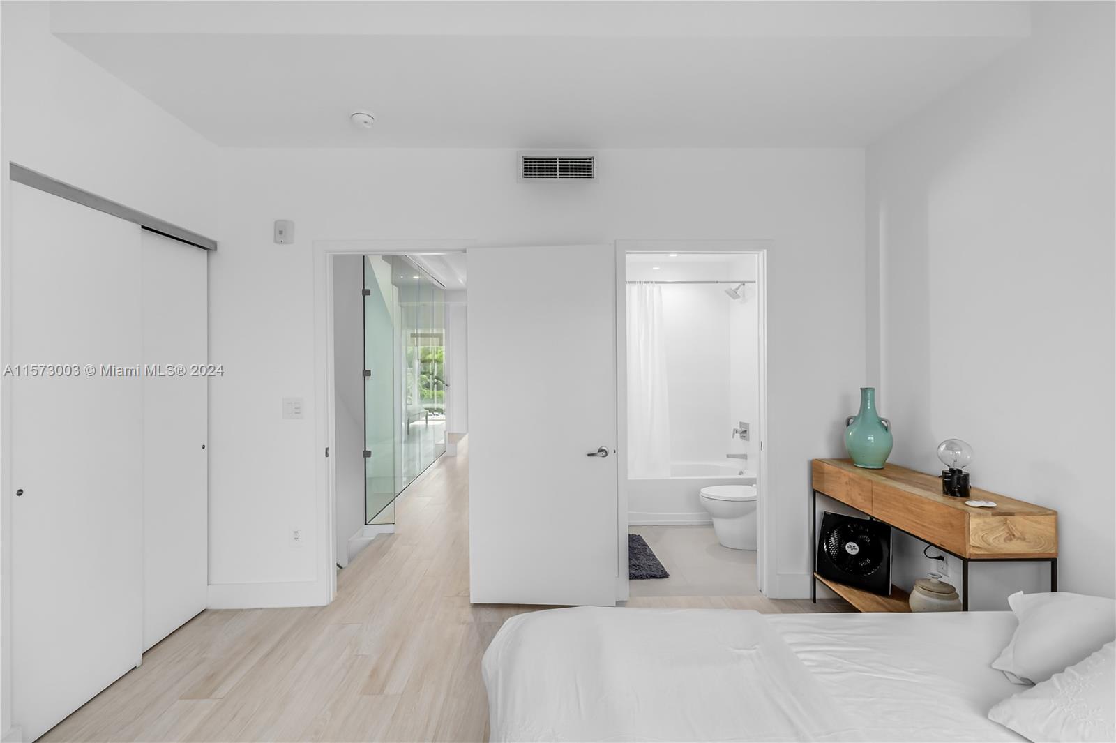 455 NE 39th St 109, Miami, Florida 33137, 2 Bedrooms Bedrooms, ,2 BathroomsBathrooms,Residentiallease,For Rent,455 NE 39th St 109,A11573003