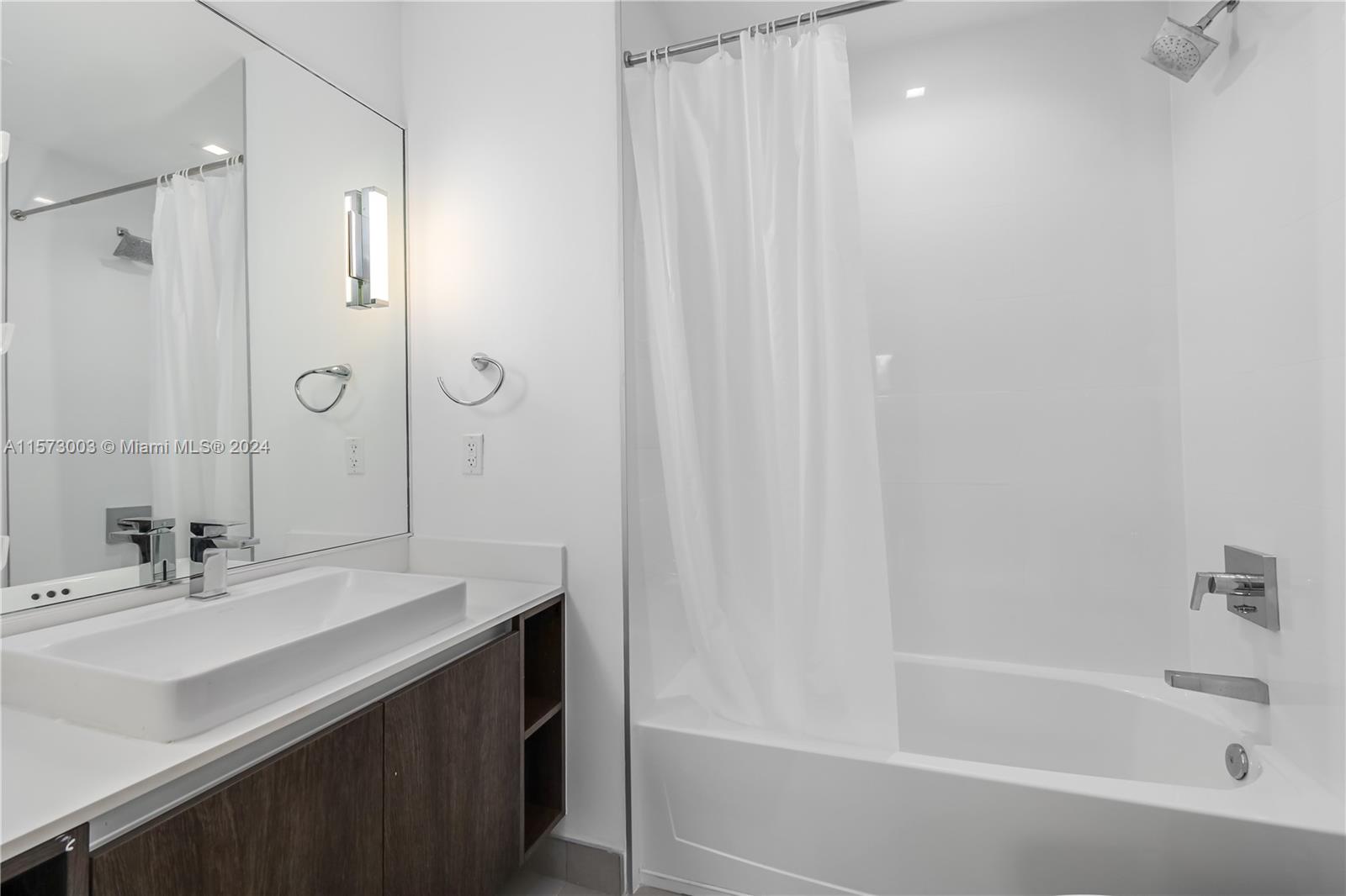 455 NE 39th St 109, Miami, Florida 33137, 2 Bedrooms Bedrooms, ,2 BathroomsBathrooms,Residentiallease,For Rent,455 NE 39th St 109,A11573003
