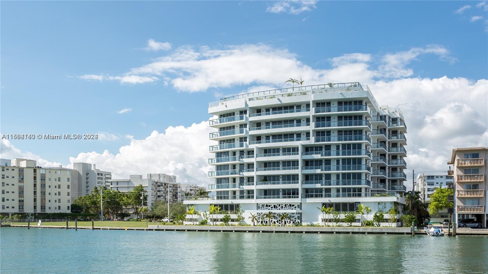 Spectacular direct water view, of both Intracoastal and Atlantic Ocean . This 1 bd plus big Den and 2 full baths is a spacious , bright and wonderful unit .  It is as big as a 2bd and its a complete pleasure to show . Bring your pickiest clients .  Boutique building with amazing roof top pool .Walking distance to everything !!!