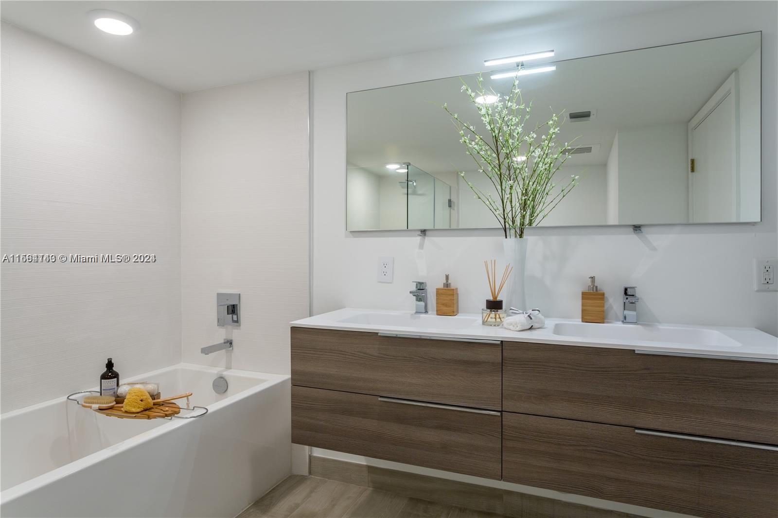 9261 E Bay Harbor Dr 603, Bay Harbor Islands, Florida 33154, 1 Bedroom Bedrooms, ,2 BathroomsBathrooms,Residentiallease,For Rent,9261 E Bay Harbor Dr 603,A11564143