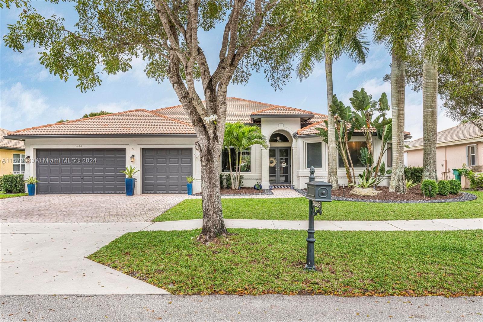 5086  Waters Edge Way  For Sale A11573080, FL