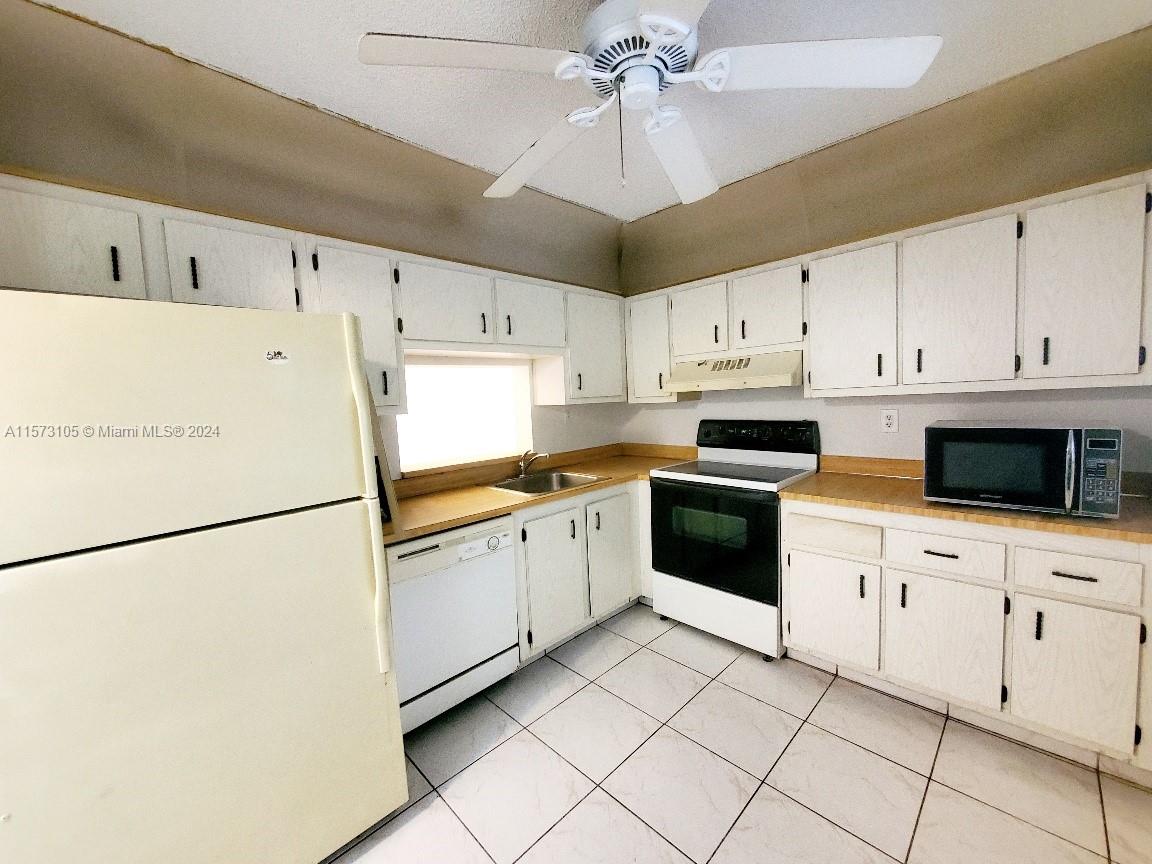 1830 N Lauderdale Ave 4110, North Lauderdale, Florida 33068, 2 Bedrooms Bedrooms, ,2 BathroomsBathrooms,Residentiallease,For Rent,1830 N Lauderdale Ave 4110,A11573105
