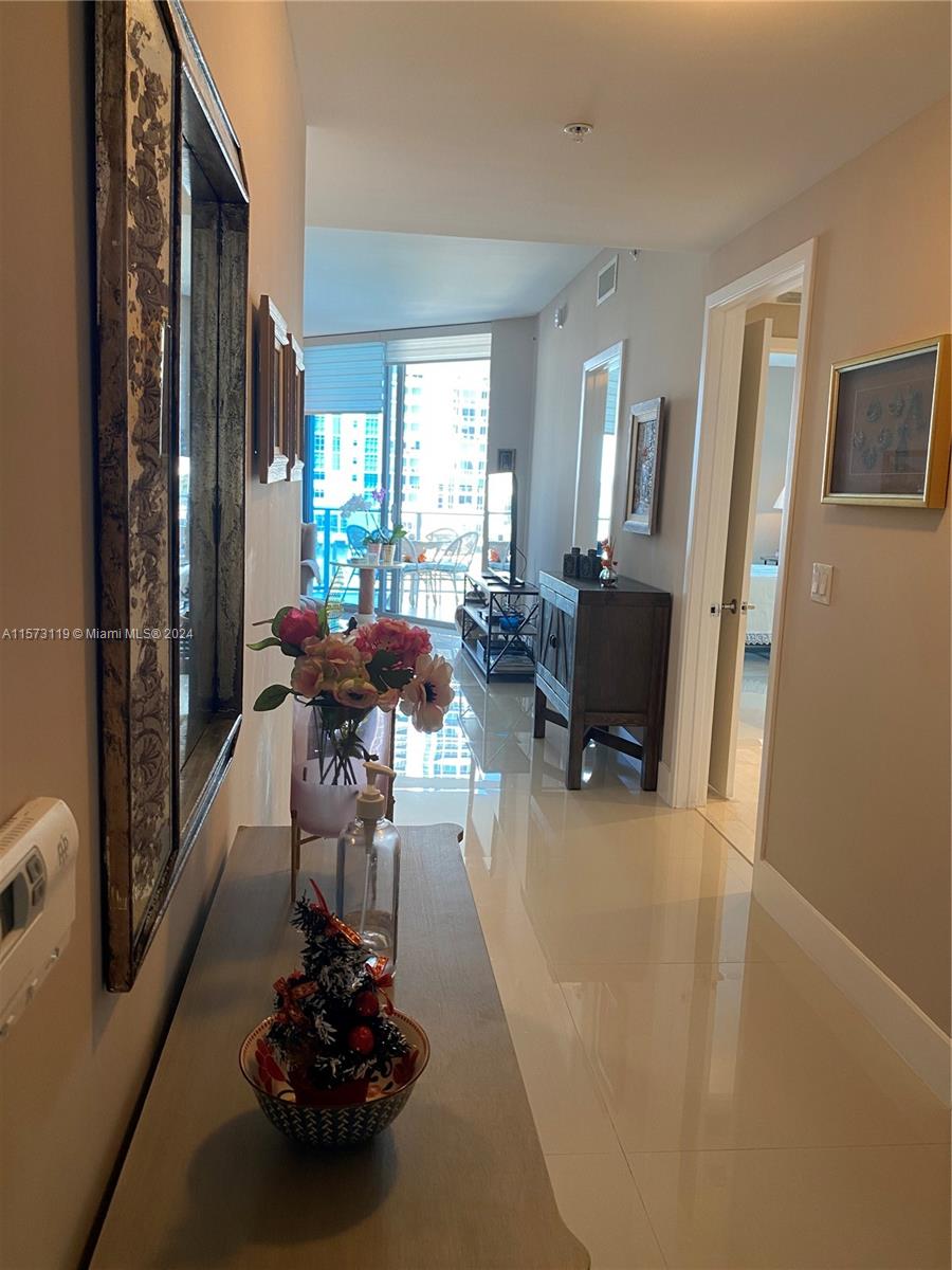 17111 Biscayne Blvd 303, North Miami Beach, Florida 33160, 2 Bedrooms Bedrooms, ,2 BathroomsBathrooms,Residentiallease,For Rent,17111 Biscayne Blvd 303,A11573119
