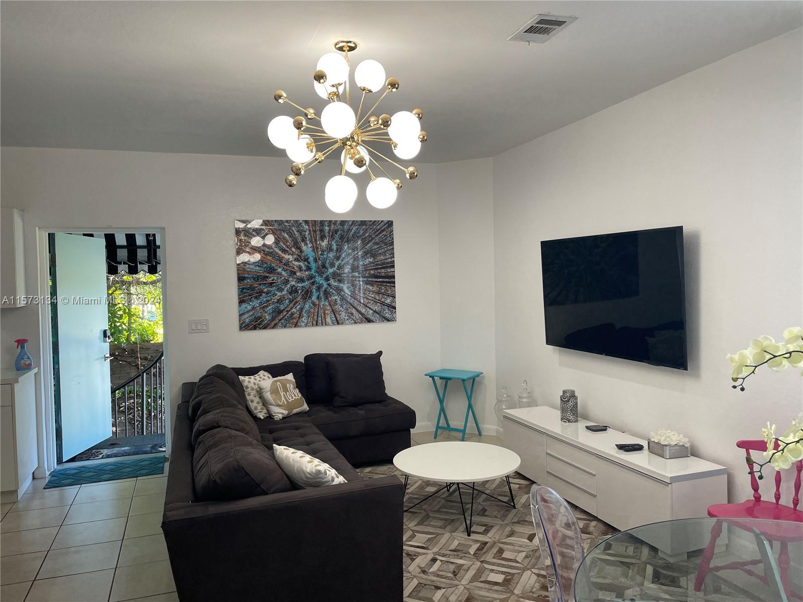 4615 N Miami Ave 3, Miami, Florida 33127, 2 Bedrooms Bedrooms, ,1 BathroomBathrooms,Residentiallease,For Rent,4615 N Miami Ave 3,A11573134