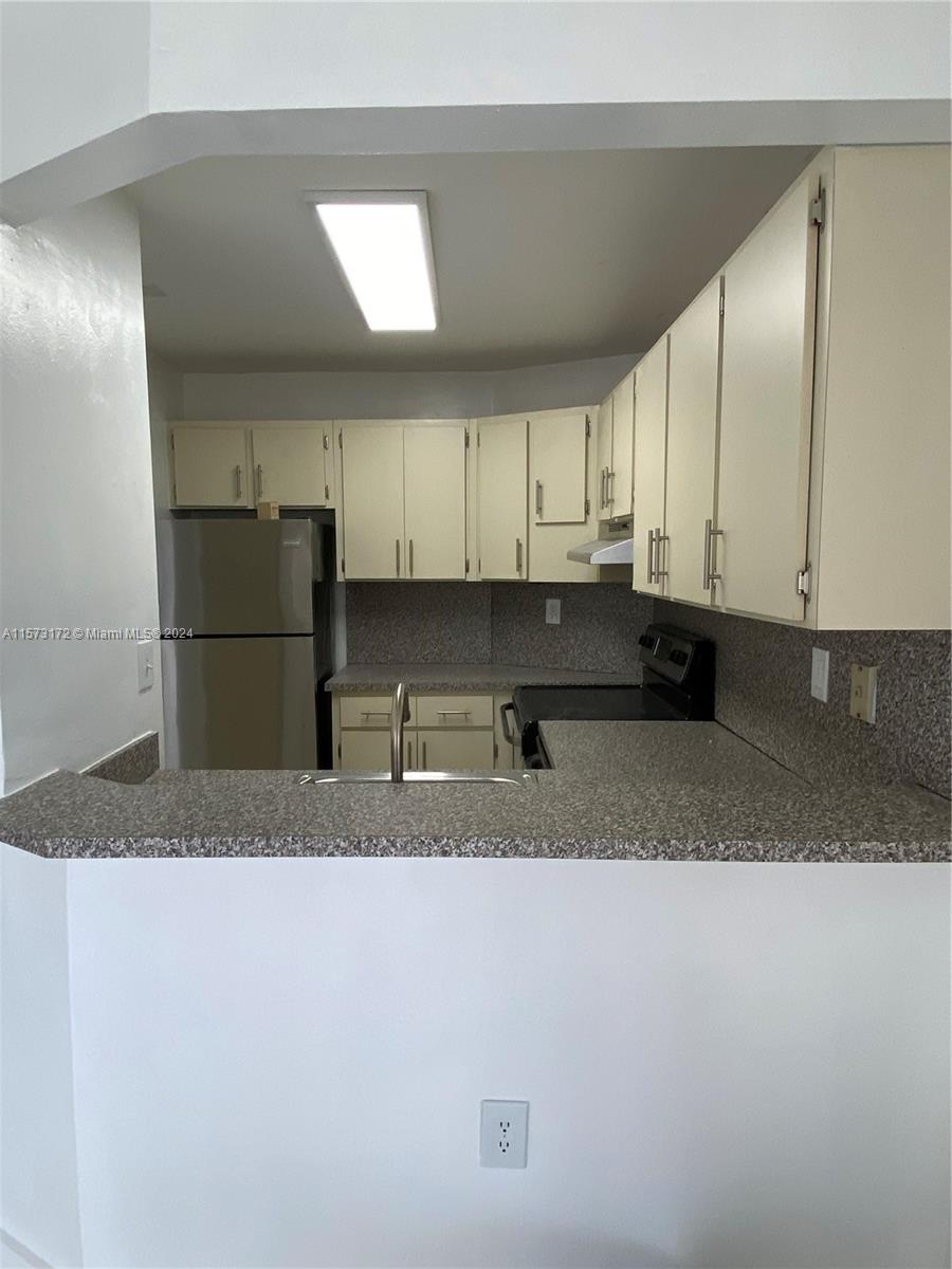 7125 NW 186th St B303, Hialeah, Florida 33015, 1 Bedroom Bedrooms, ,1 BathroomBathrooms,Residentiallease,For Rent,7125 NW 186th St B303,A11573172
