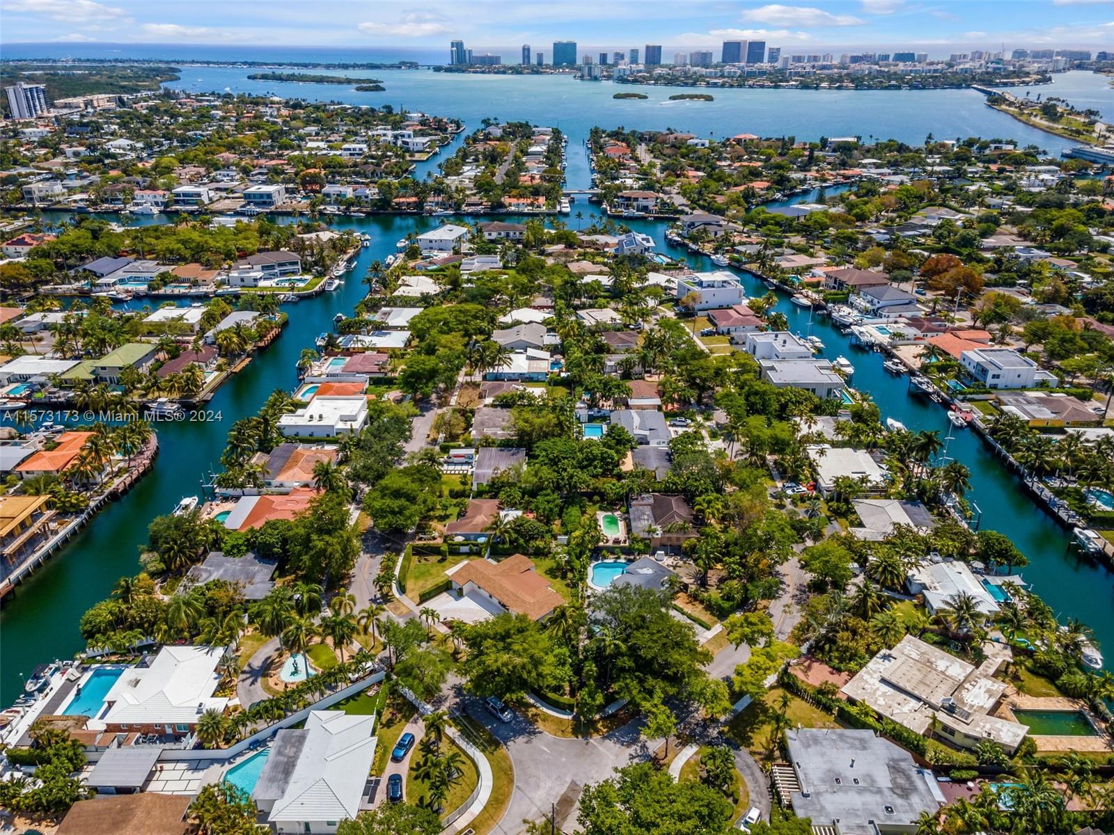 2000 N Hibiscus Dr, North Miami, Florida 33181, 3 Bedrooms Bedrooms, ,2 BathroomsBathrooms,Residentiallease,For Rent,2000 N Hibiscus Dr,A11573173
