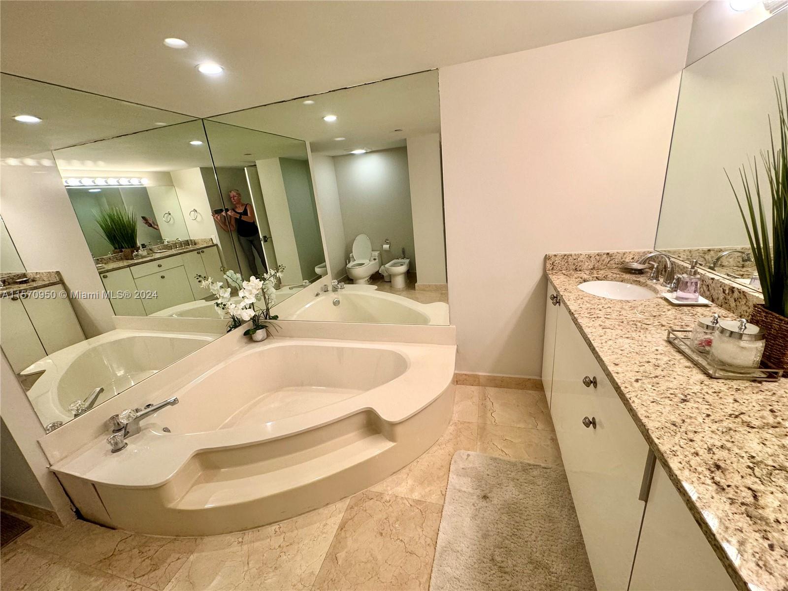 1000 NE Quayside Ter 1911, Miami, Florida 33138, 2 Bedrooms Bedrooms, ,2 BathroomsBathrooms,Residentiallease,For Rent,1000 NE Quayside Ter 1911,A11570950