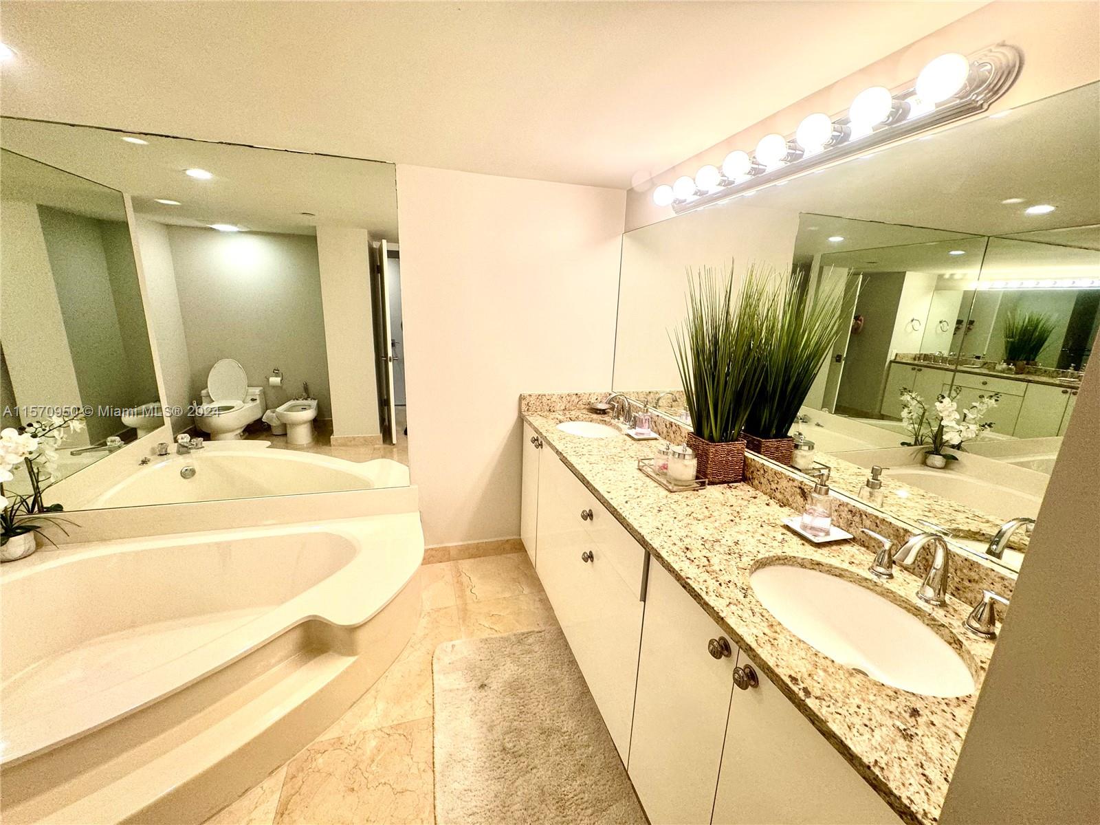 1000 NE Quayside Ter 1911, Miami, Florida 33138, 2 Bedrooms Bedrooms, ,2 BathroomsBathrooms,Residentiallease,For Rent,1000 NE Quayside Ter 1911,A11570950
