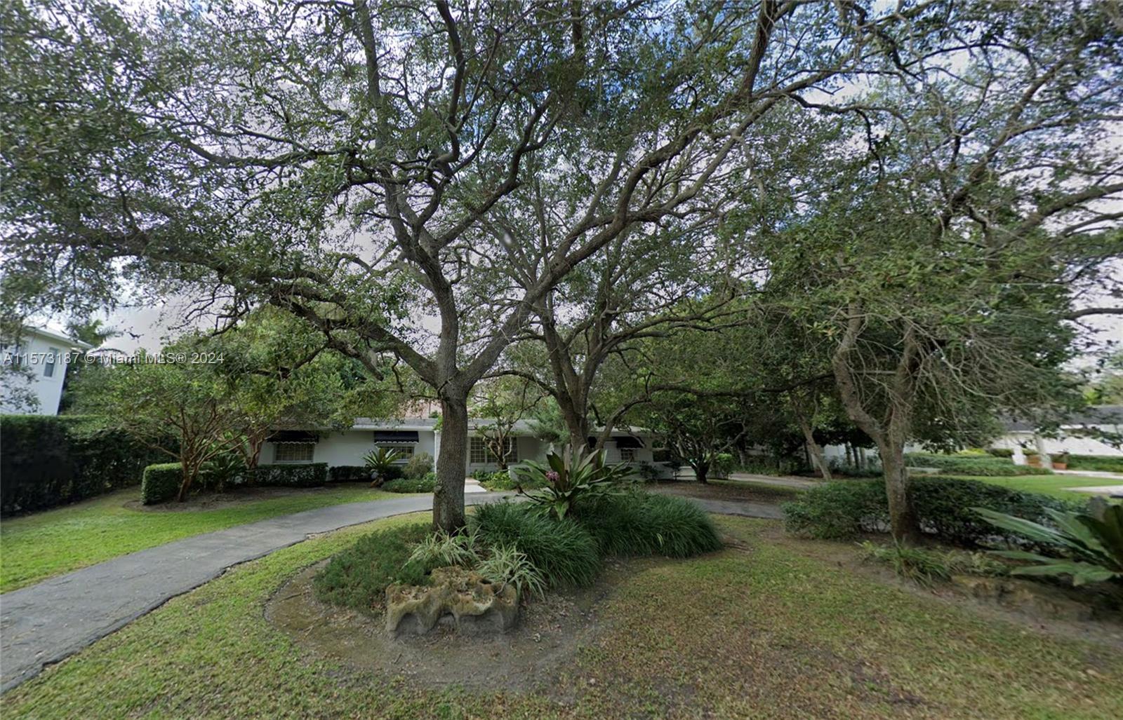 Photo of 9310 SW 70th Ave, Pinecrest, FL 33156