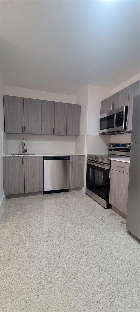 43 Glen Royal Pkwy 5, Miami, Florida 33125, 2 Bedrooms Bedrooms, ,1 BathroomBathrooms,Residentiallease,For Rent,43 Glen Royal Pkwy 5,A11573201