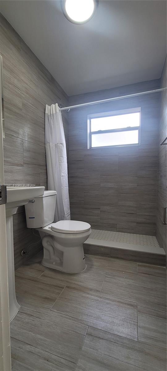 43 Glen Royal Pkwy 5, Miami, Florida 33125, 2 Bedrooms Bedrooms, ,1 BathroomBathrooms,Residentiallease,For Rent,43 Glen Royal Pkwy 5,A11573201