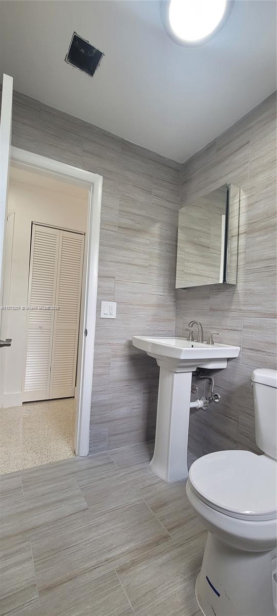 43 Glen Royal Pkwy 5, Miami, Florida 33125, 2 Bedrooms Bedrooms, ,1 BathroomBathrooms,Residentiallease,For Rent,43 Glen Royal Pkwy 5,A11573201