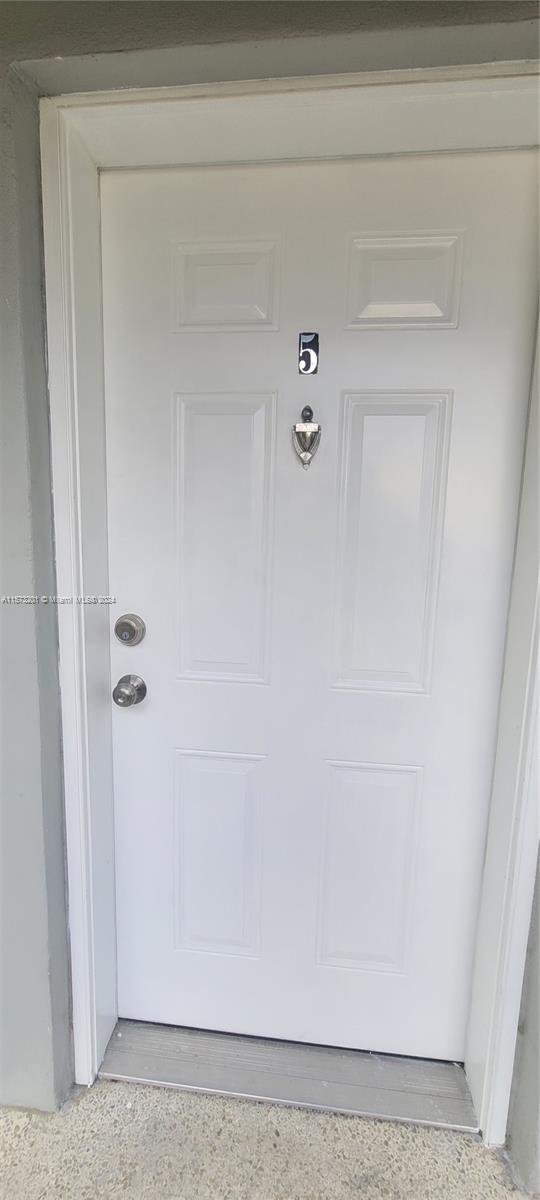 43 Glen Royal Pkwy 5, Miami, Florida 33125, 2 Bedrooms Bedrooms, ,1 BathroomBathrooms,Residentiallease,For Rent,43 Glen Royal Pkwy 5,A11573201