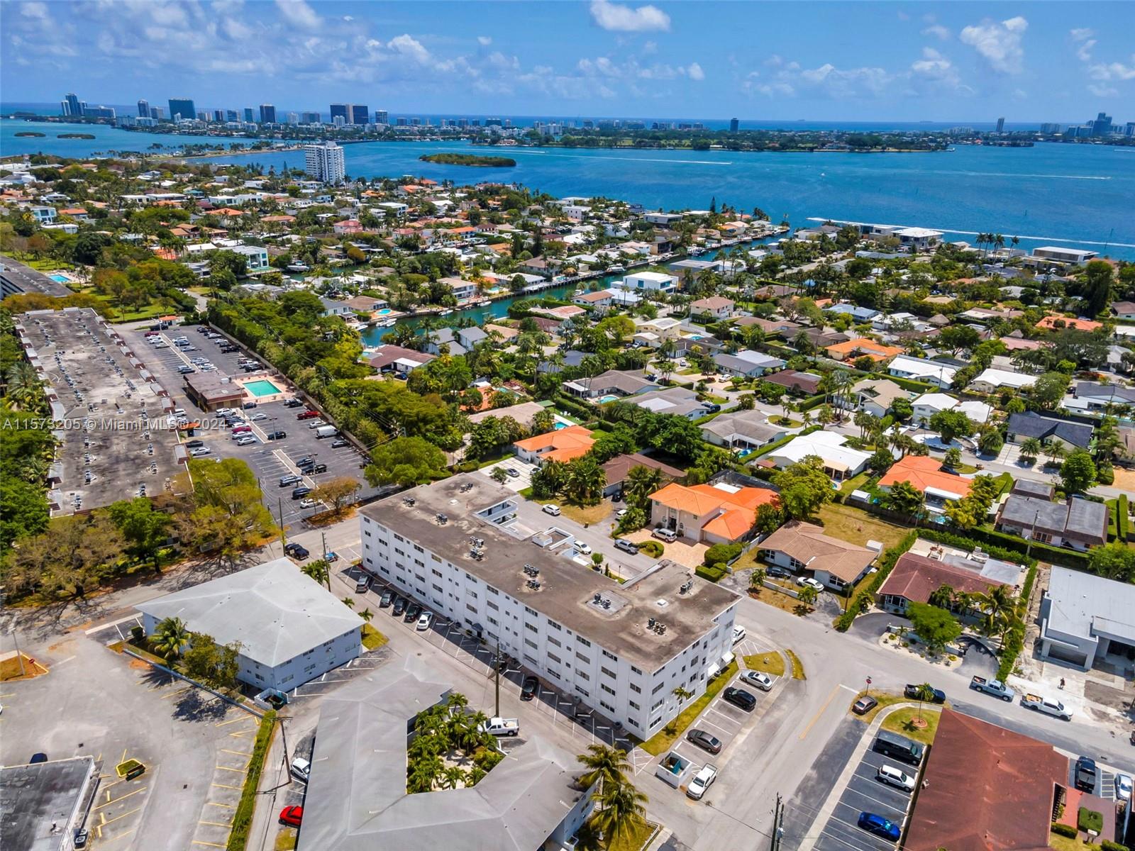 11685 Canal Dr 110, North Miami, Florida 33181, 2 Bedrooms Bedrooms, ,2 BathroomsBathrooms,Residentiallease,For Rent,11685 Canal Dr 110,A11573205