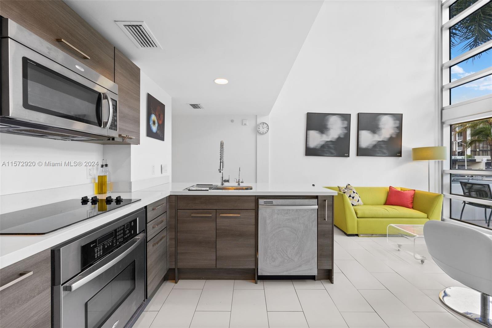 421 Meridian Ave 6, Miami Beach, Florida 33139, 2 Bedrooms Bedrooms, ,2 BathroomsBathrooms,Residential,For Sale,421 Meridian Ave 6,A11572920