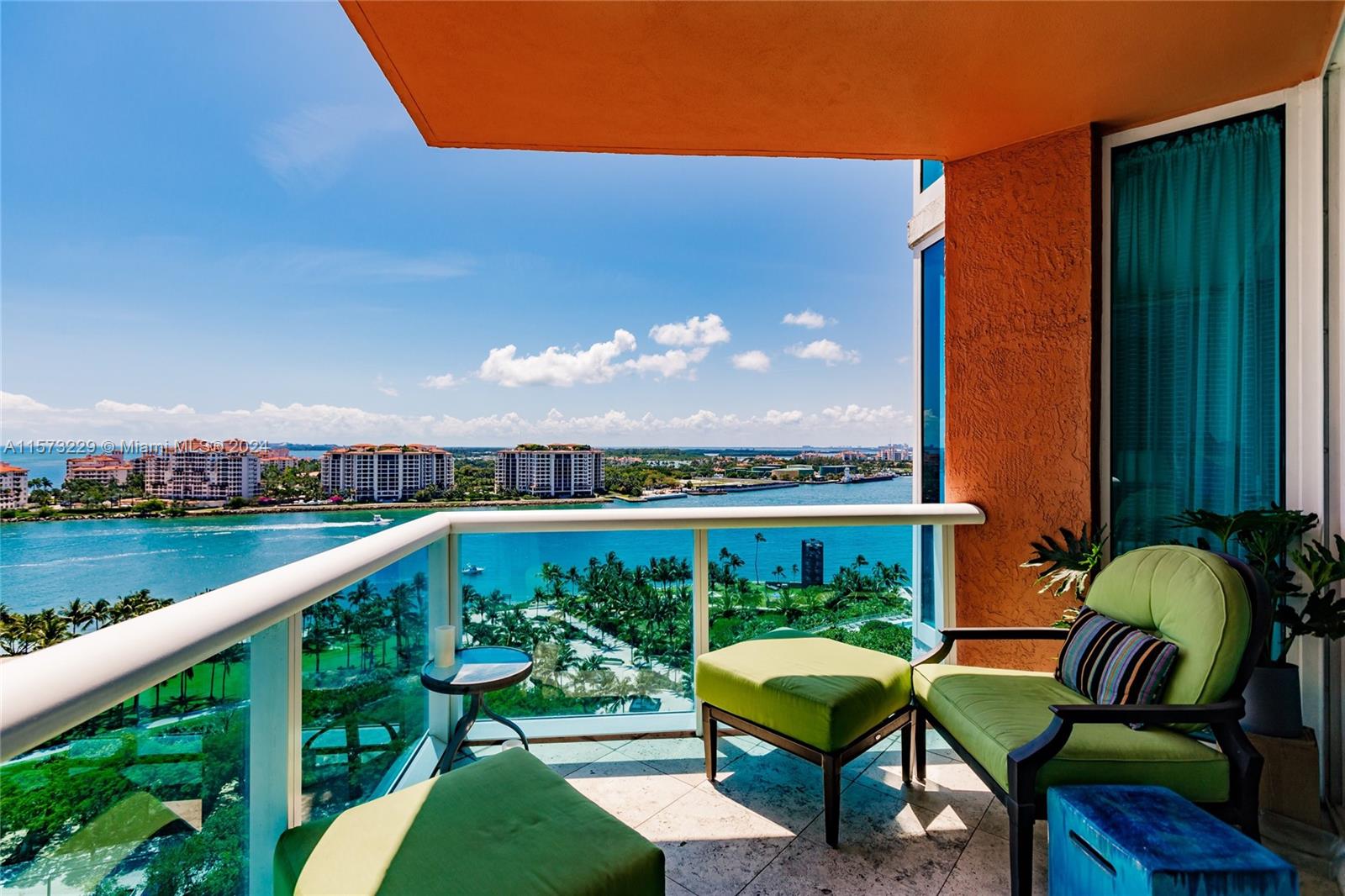 300 S Pointe Dr 1604, Miami Beach, Florida 33139, 2 Bedrooms Bedrooms, ,2 BathroomsBathrooms,Residentiallease,For Rent,300 S Pointe Dr 1604,A11573229