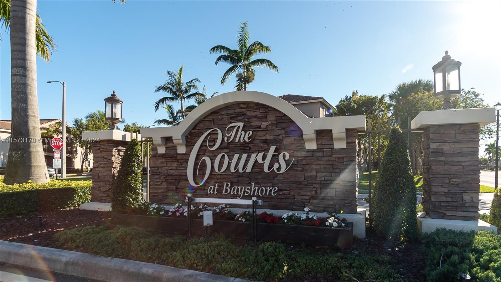 Beautiful 2 bed and 2 bath unit on the first floor, located in a luxurious residential community of Isles at Bayshore in Cutler Bay; includes electrical appliances, the kitchen has granite tops . The complex comprises a beautiful resort-style Club House, swimming pool, gym, sauna etc... The area stands out for having magnet schools, hospitals, Performing Art Center, diversity of restaurants and shops.