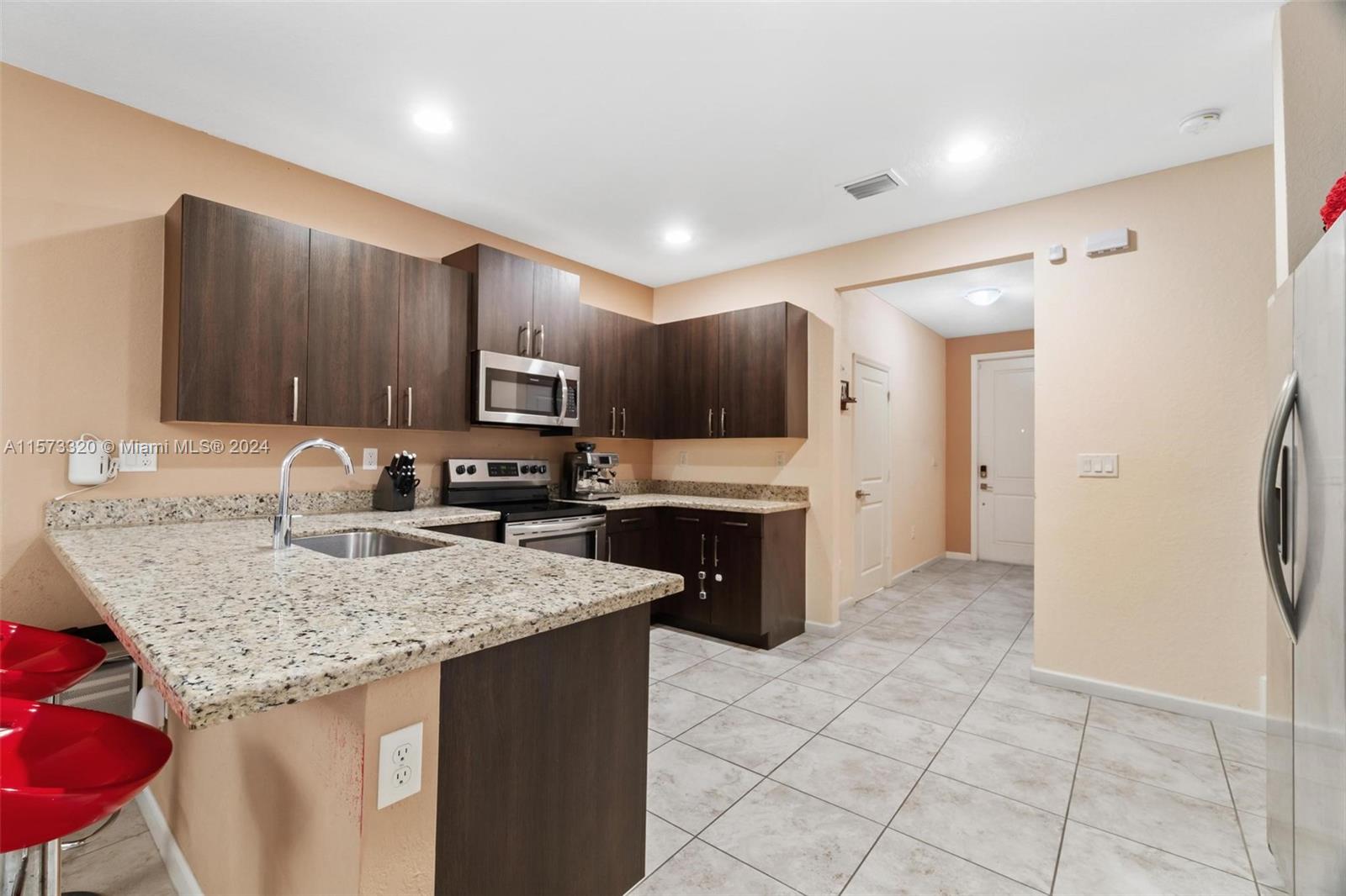 1471 SE 24th Ave 1471, Homestead, Florida 33035, 3 Bedrooms Bedrooms, ,2 BathroomsBathrooms,Residentiallease,For Rent,1471 SE 24th Ave 1471,A11573320