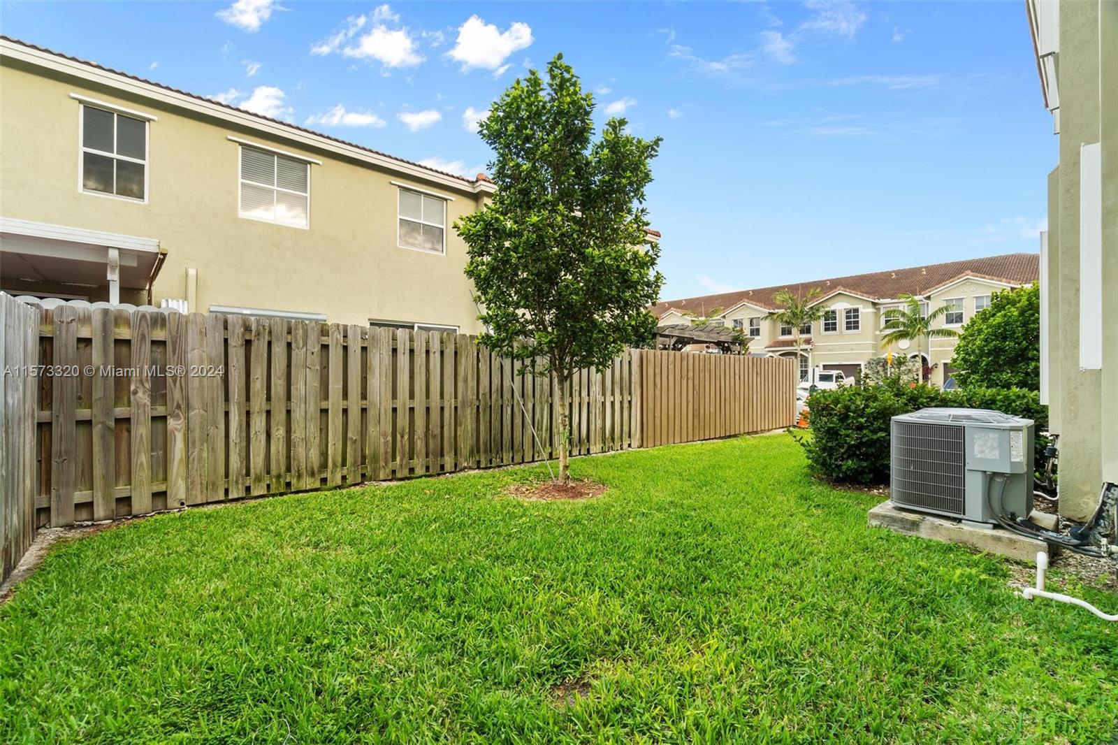 1471 SE 24th Ave 1471, Homestead, Florida 33035, 3 Bedrooms Bedrooms, ,2 BathroomsBathrooms,Residentiallease,For Rent,1471 SE 24th Ave 1471,A11573320