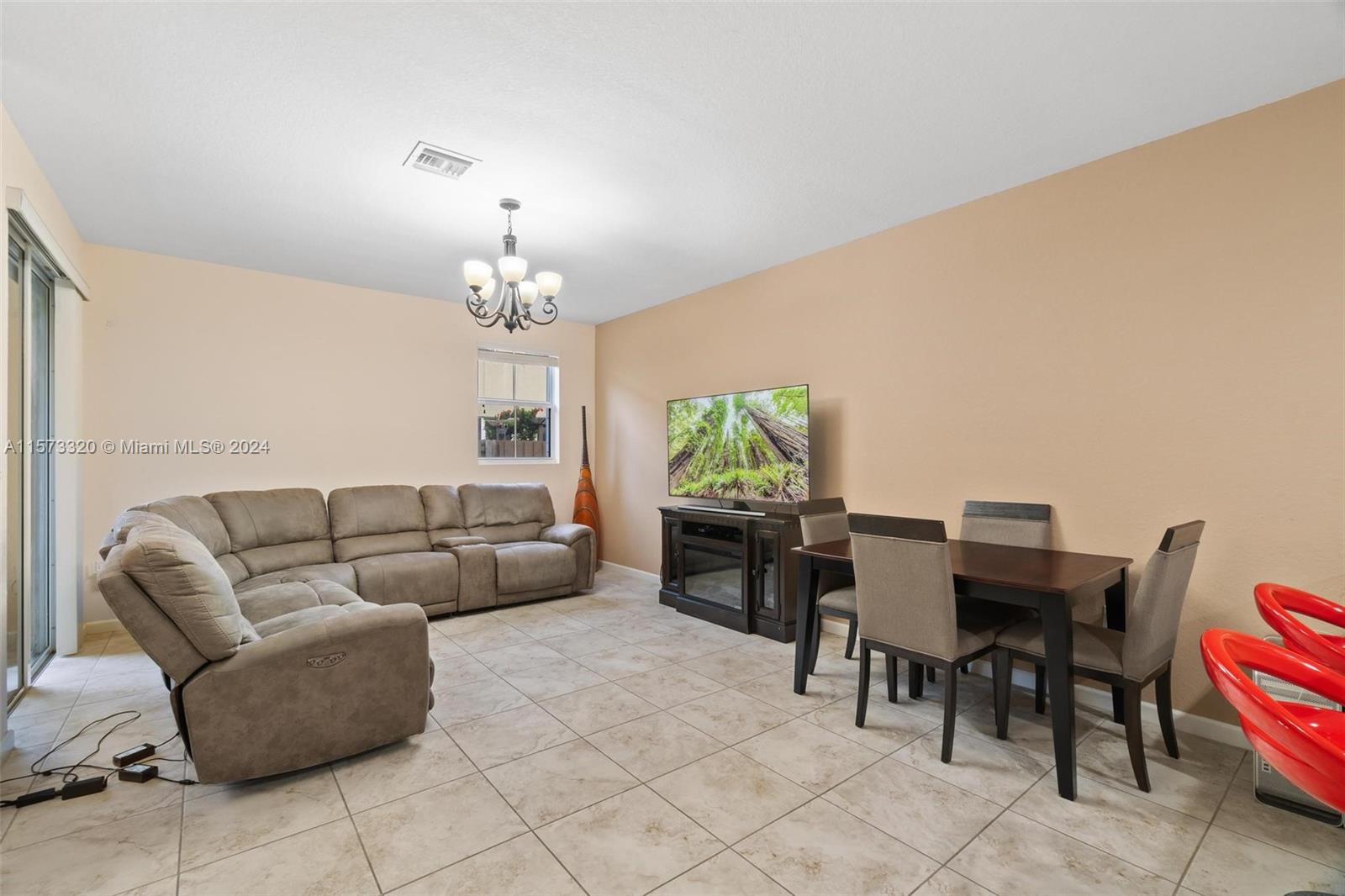 1471 SE 24th Ave 1471, Homestead, Florida 33035, 3 Bedrooms Bedrooms, ,2 BathroomsBathrooms,Residentiallease,For Rent,1471 SE 24th Ave 1471,A11573320