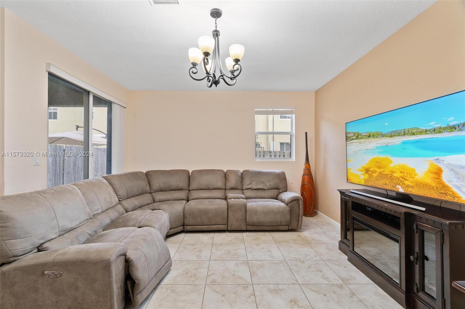 1471 SE 24th Ave 1471, Homestead, Florida 33035, 3 Bedrooms Bedrooms, ,2 BathroomsBathrooms,Residentiallease,For Rent,1471 SE 24th Ave 1471,A11573320