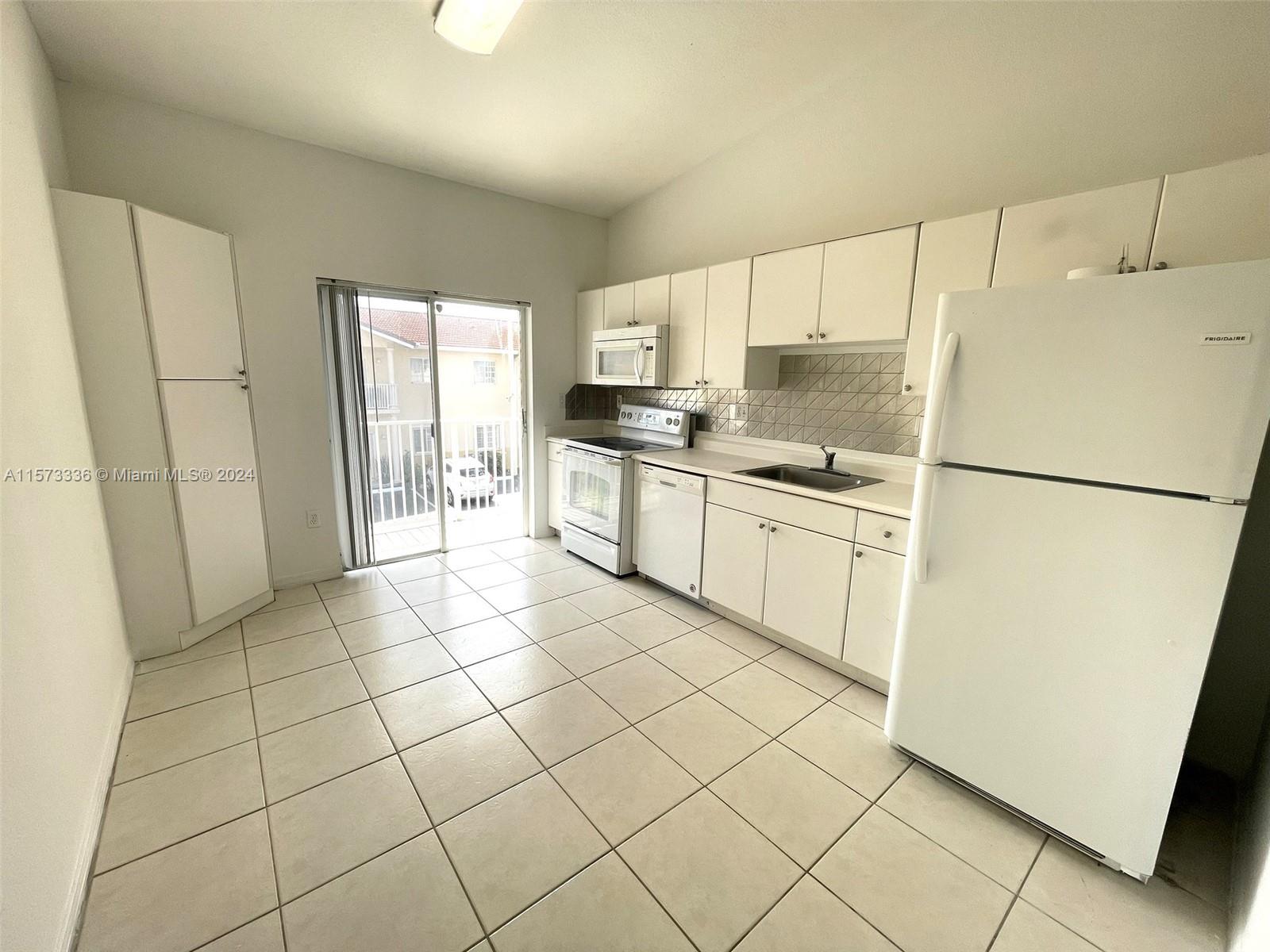 6972 NW 179th St 201-4, Hialeah, Florida 33015, 3 Bedrooms Bedrooms, ,2 BathroomsBathrooms,Residentiallease,For Rent,6972 NW 179th St 201-4,A11573336