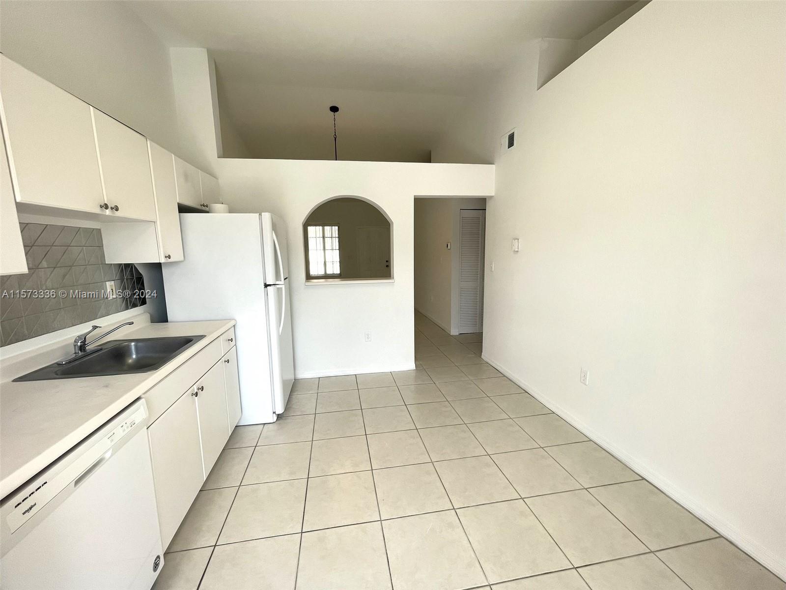 6972 NW 179th St 201-4, Hialeah, Florida 33015, 3 Bedrooms Bedrooms, ,2 BathroomsBathrooms,Residentiallease,For Rent,6972 NW 179th St 201-4,A11573336