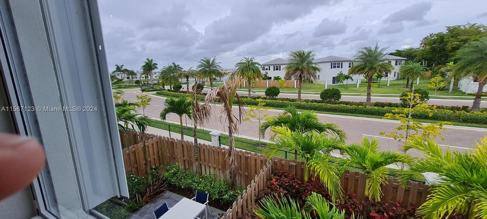 1849 SE 27th Ter, Homestead, Florida 33035, 3 Bedrooms Bedrooms, ,3 BathroomsBathrooms,Residentiallease,For Rent,1849 SE 27th Ter,A11567123