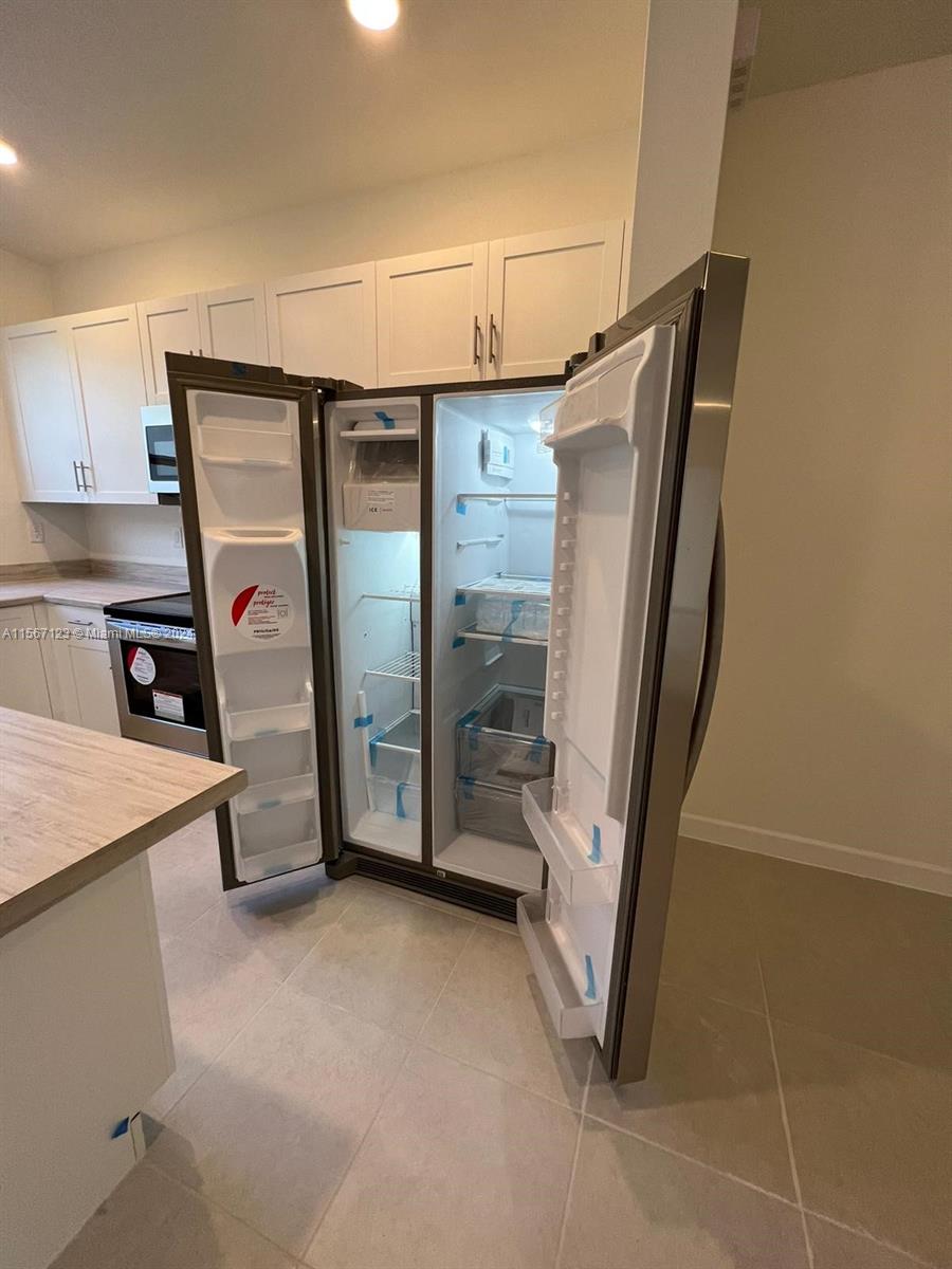 1849 SE 27th Ter, Homestead, Florida 33035, 3 Bedrooms Bedrooms, ,3 BathroomsBathrooms,Residentiallease,For Rent,1849 SE 27th Ter,A11567123