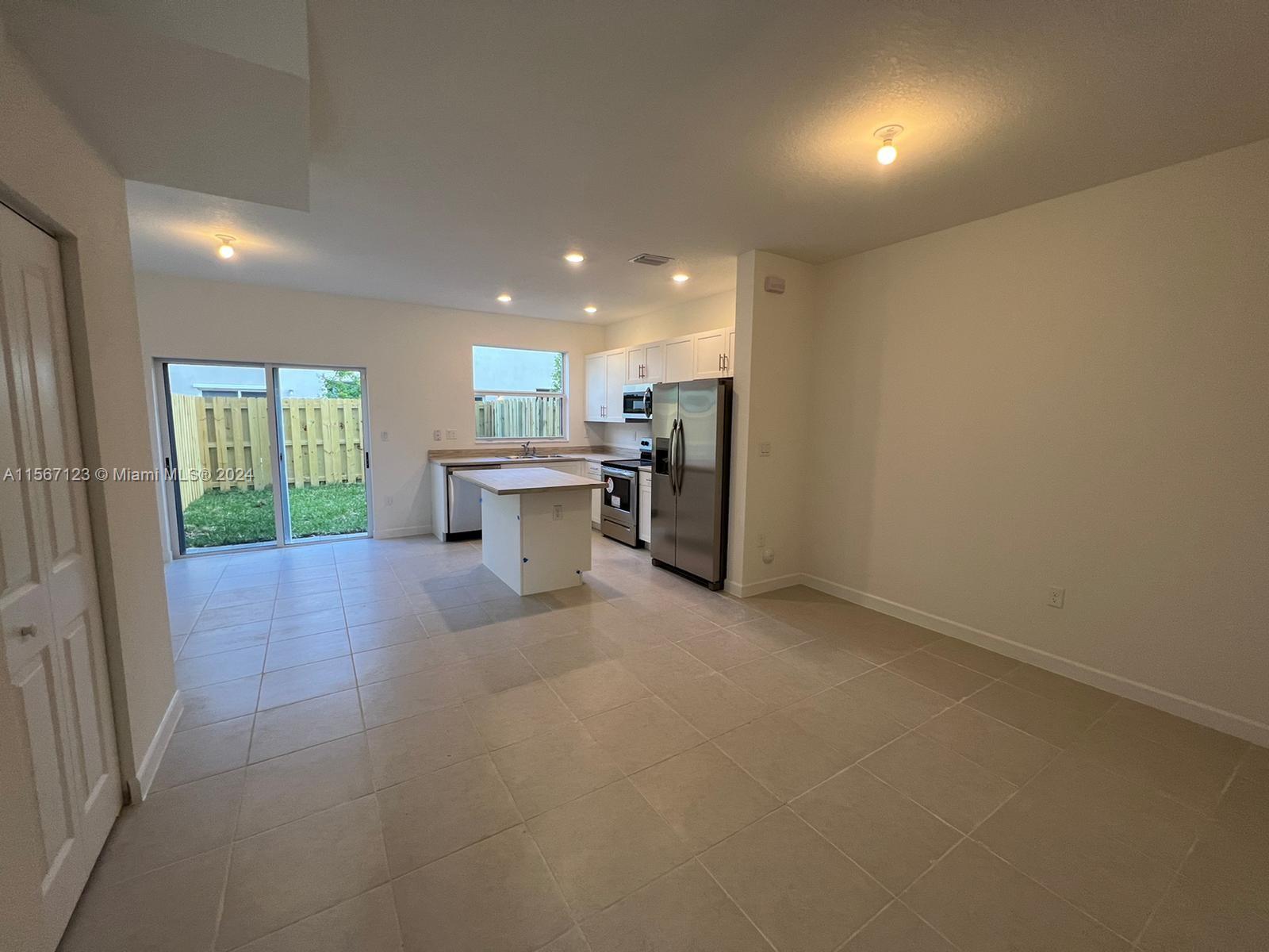 1849 SE 27th Ter, Homestead, Florida 33035, 3 Bedrooms Bedrooms, ,3 BathroomsBathrooms,Residentiallease,For Rent,1849 SE 27th Ter,A11567123
