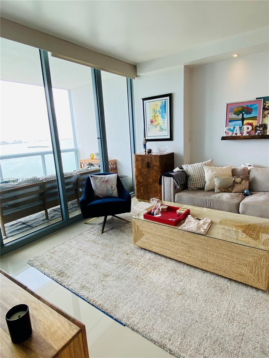 601 NE 36th St 2807, Miami, Florida 33137, 2 Bedrooms Bedrooms, ,2 BathroomsBathrooms,Residentiallease,For Rent,601 NE 36th St 2807,A11573364