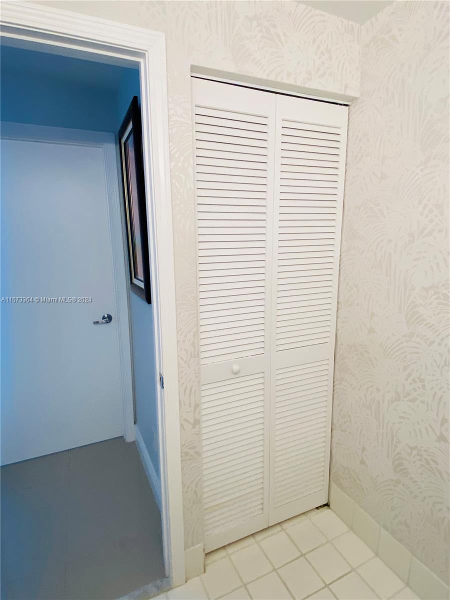 601 NE 36th St 2807, Miami, Florida 33137, 2 Bedrooms Bedrooms, ,2 BathroomsBathrooms,Residentiallease,For Rent,601 NE 36th St 2807,A11573364