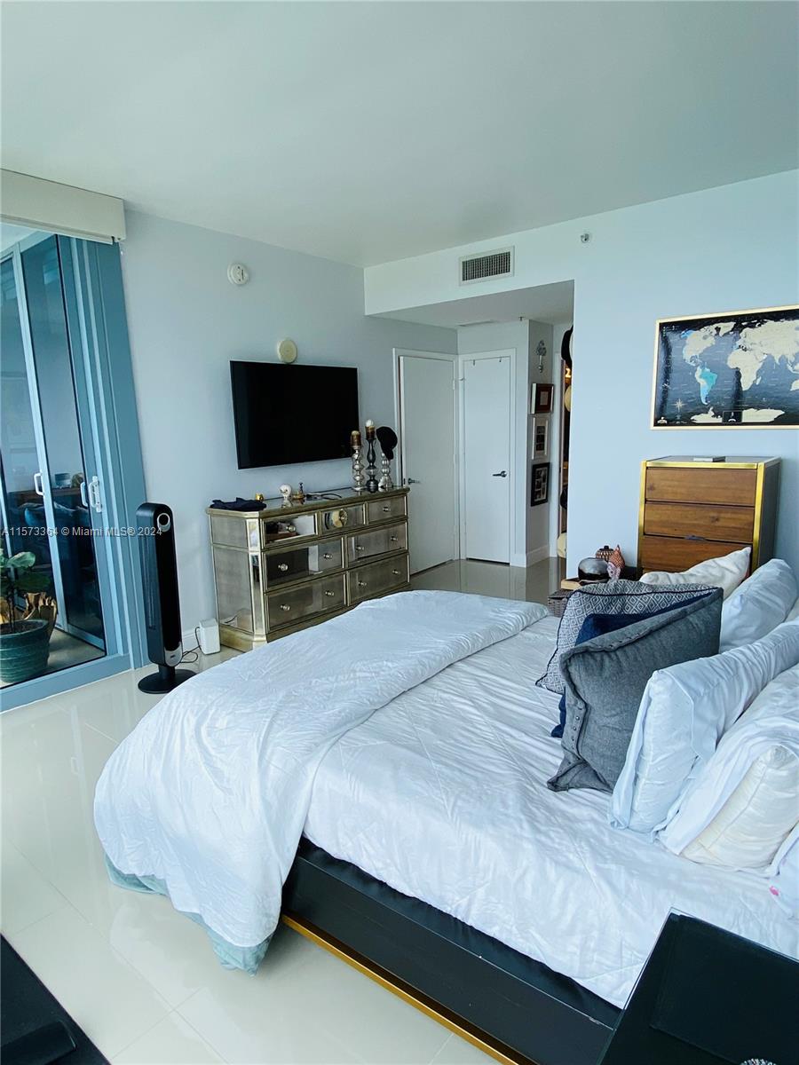 601 NE 36th St 2807, Miami, Florida 33137, 2 Bedrooms Bedrooms, ,2 BathroomsBathrooms,Residentiallease,For Rent,601 NE 36th St 2807,A11573364