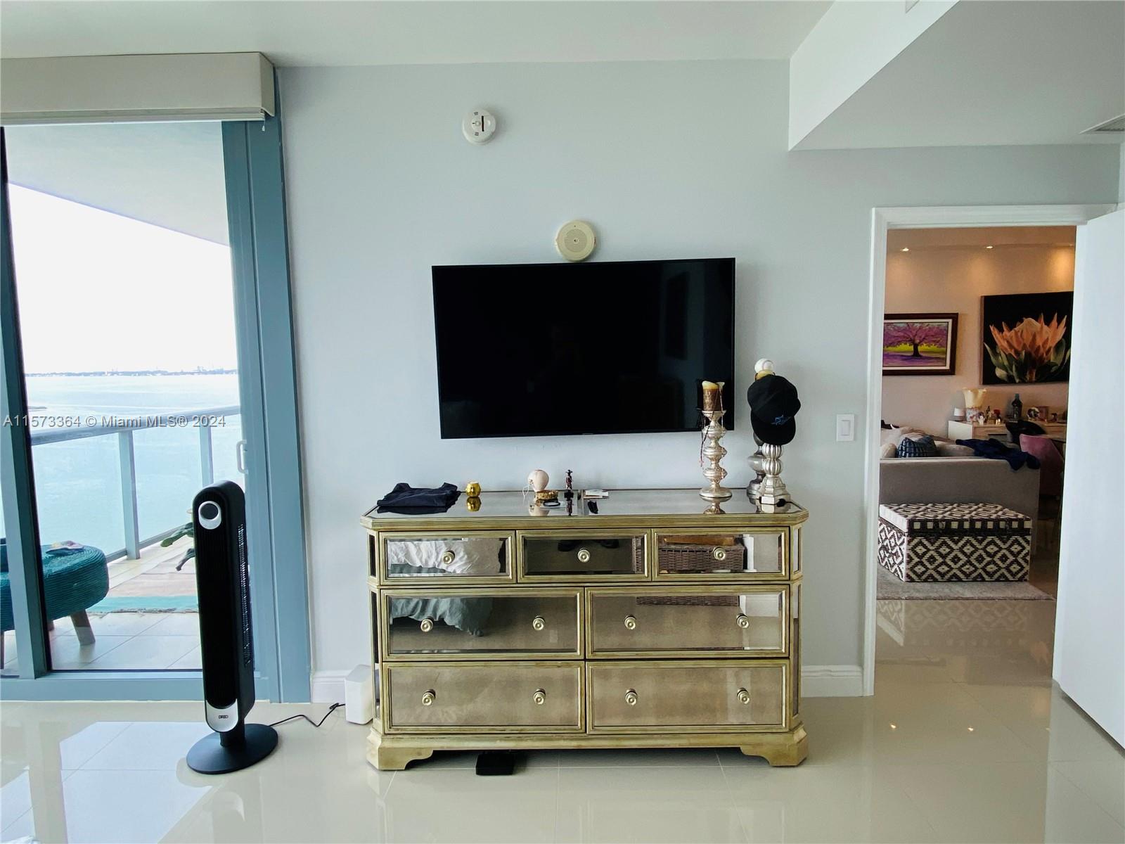 601 NE 36th St 2807, Miami, Florida 33137, 2 Bedrooms Bedrooms, ,2 BathroomsBathrooms,Residentiallease,For Rent,601 NE 36th St 2807,A11573364