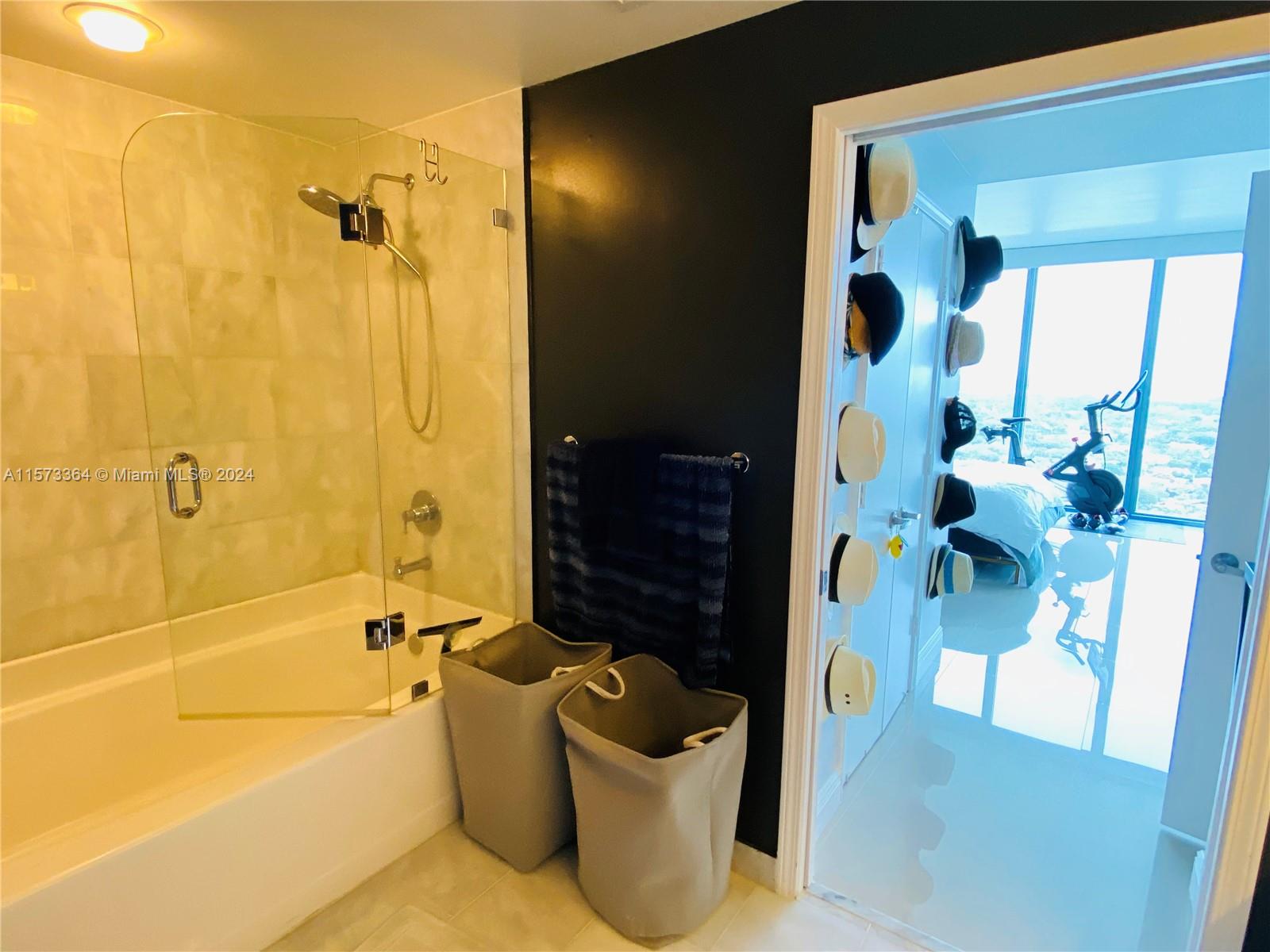 601 NE 36th St 2807, Miami, Florida 33137, 2 Bedrooms Bedrooms, ,2 BathroomsBathrooms,Residentiallease,For Rent,601 NE 36th St 2807,A11573364