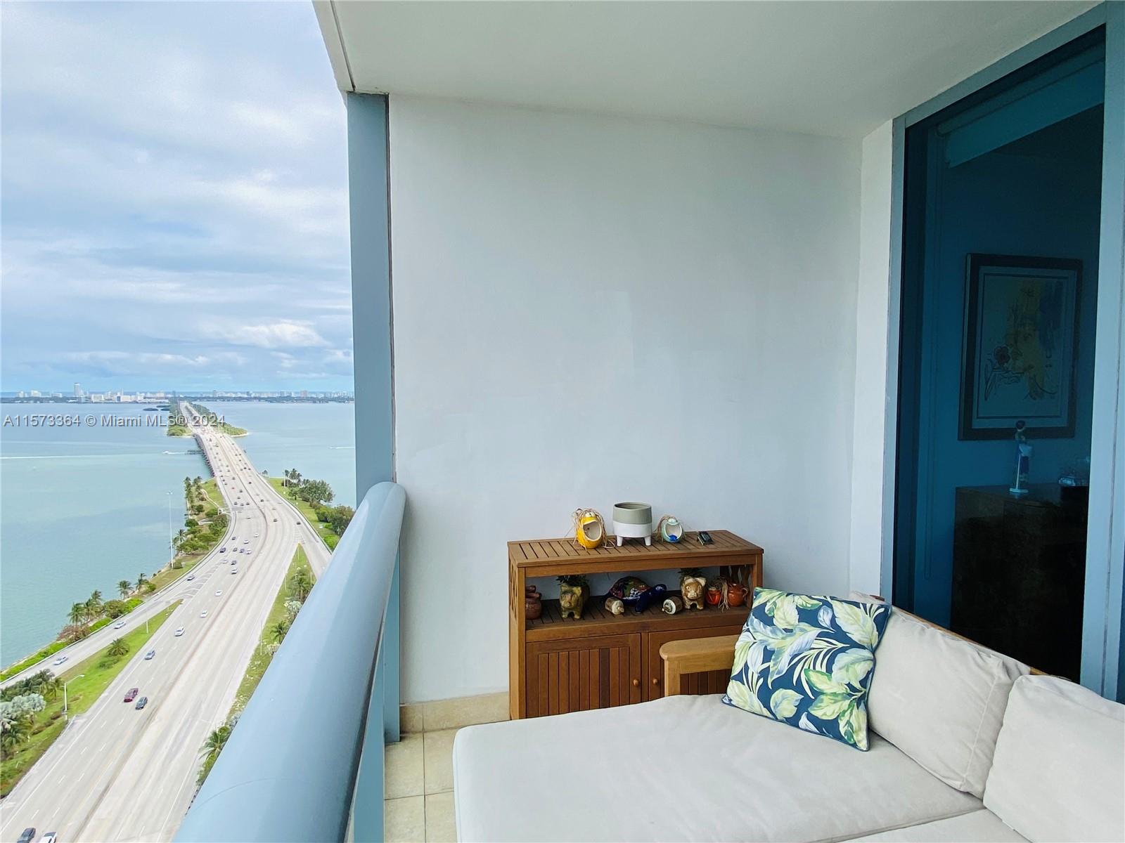 601 NE 36th St 2807, Miami, Florida 33137, 2 Bedrooms Bedrooms, ,2 BathroomsBathrooms,Residentiallease,For Rent,601 NE 36th St 2807,A11573364